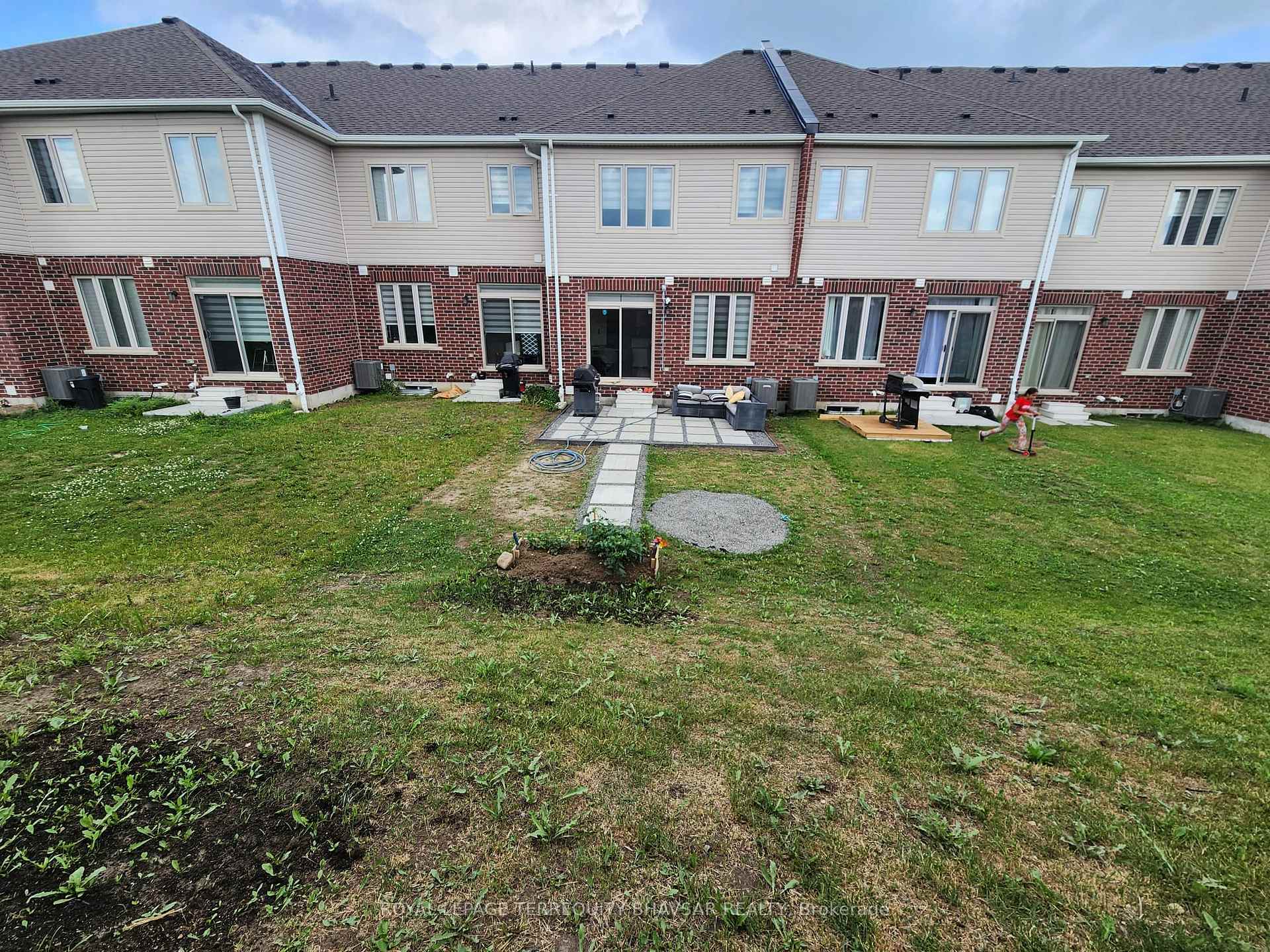 Photo 36 of 8 Grassbourne Avenue, Kitchener, Huron Park — HOMEH
