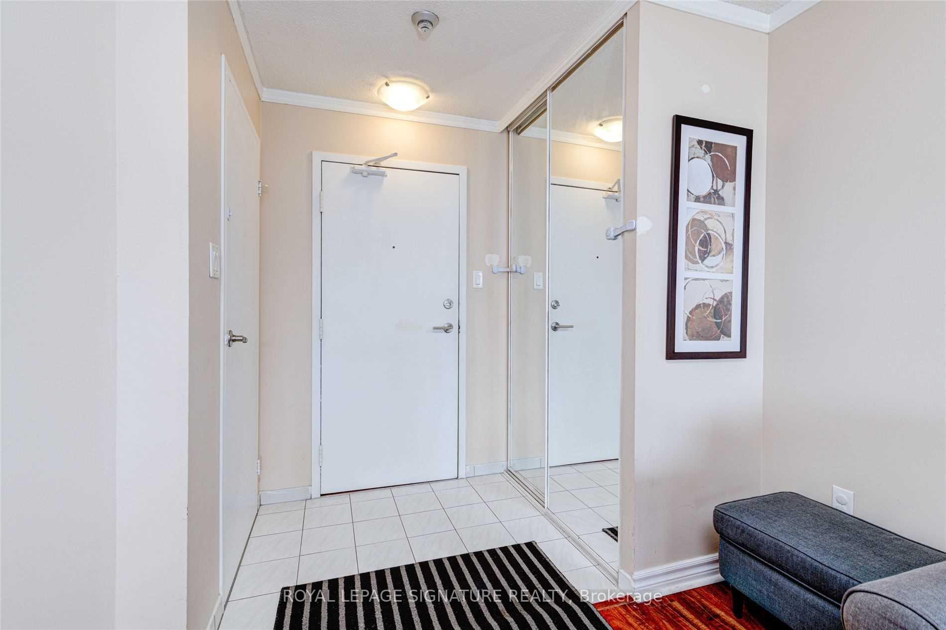 Photo 4 of Unit 1406, 5 Rowntree Road, Etobicoke, Mount Olive-Silverstone-Jamestown — HOMEH