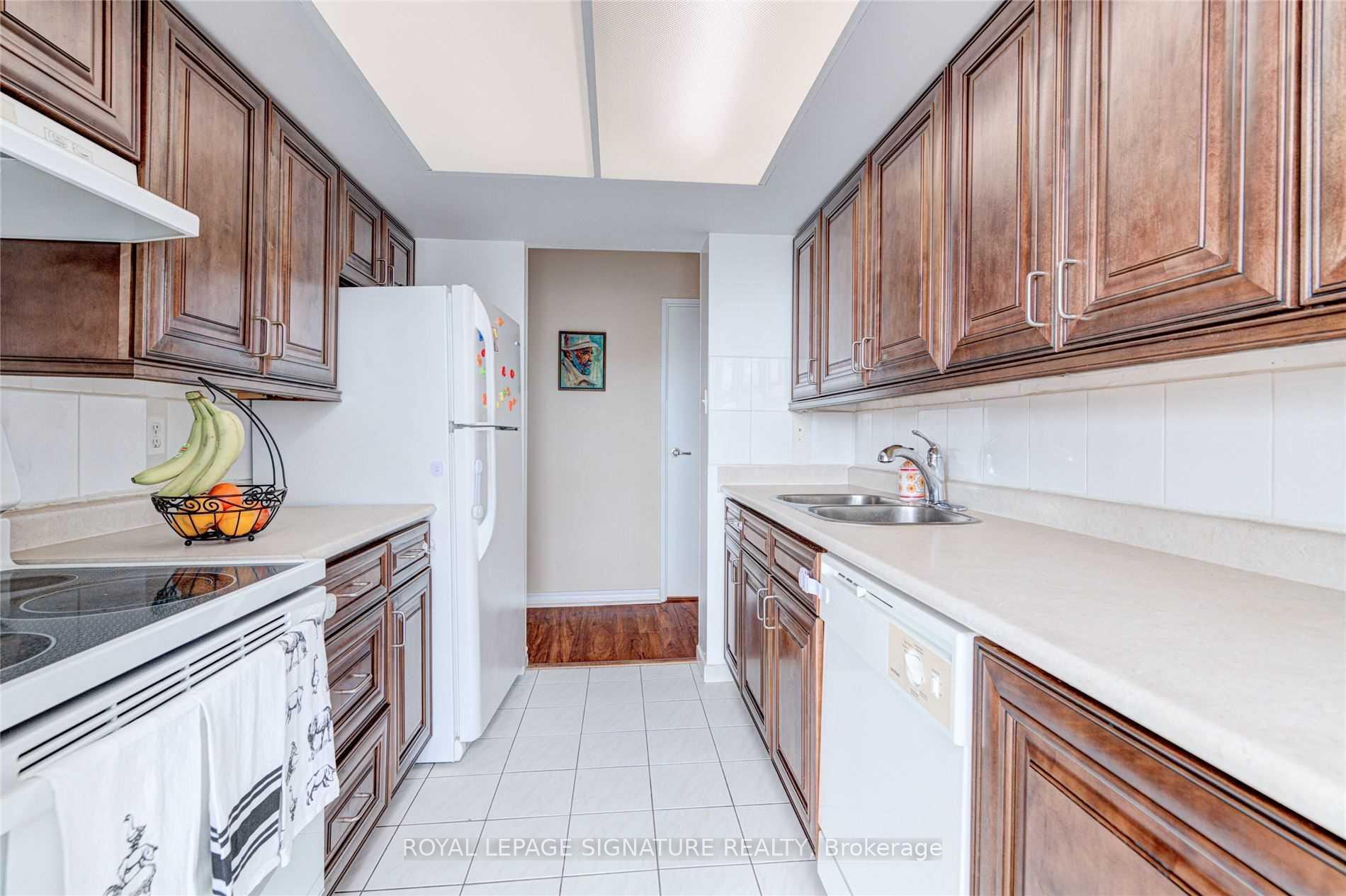 Photo 8 of Unit 1406, 5 Rowntree Road, Etobicoke, Mount Olive-Silverstone-Jamestown — HOMEH