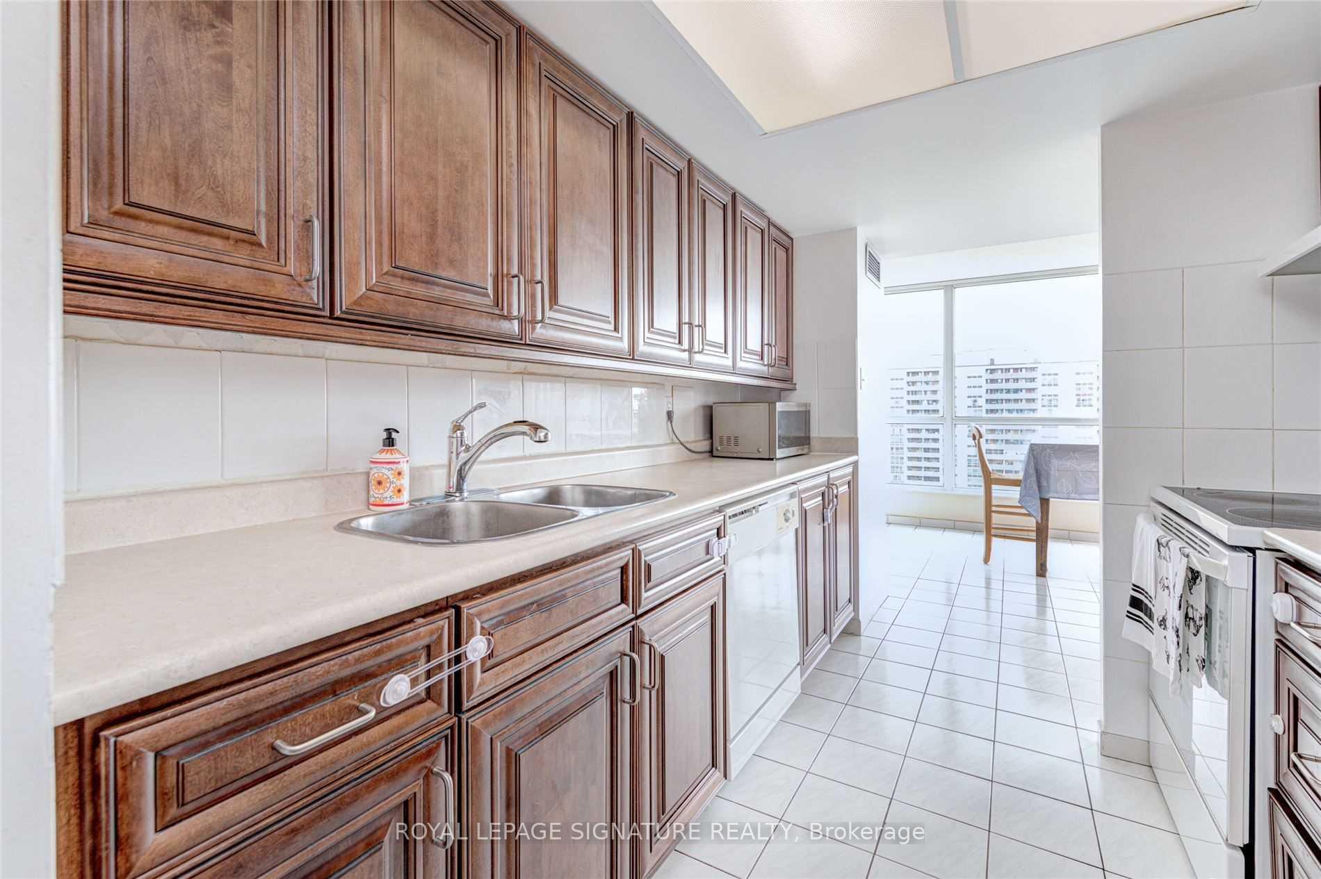 Photo 9 of Unit 1406, 5 Rowntree Road, Etobicoke, Mount Olive-Silverstone-Jamestown — HOMEH