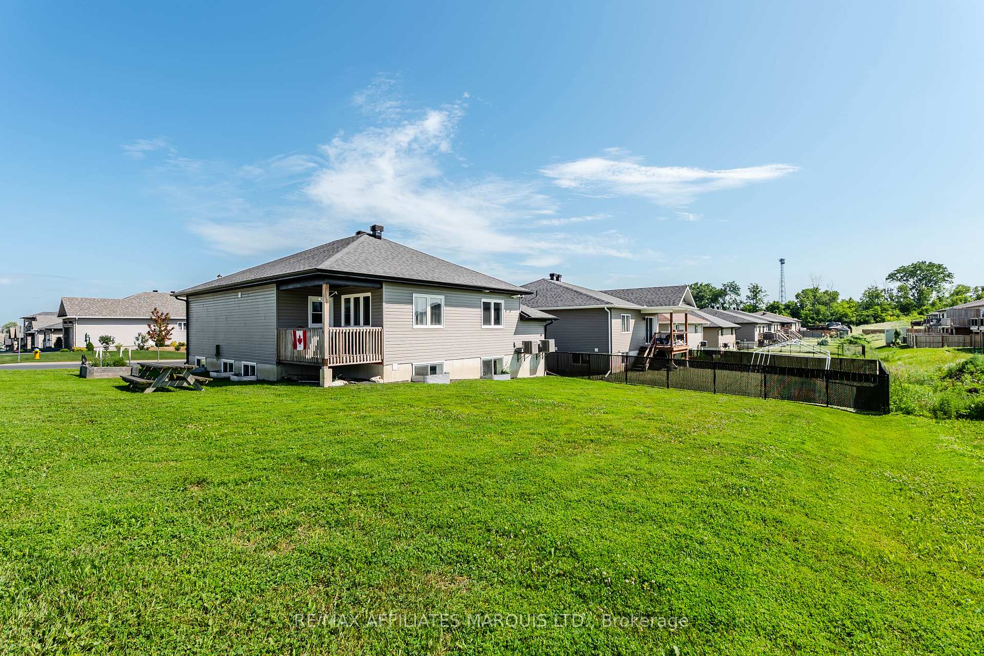 Photo 4 of 2459 Watson Crescent, Cornwall, Cornwall — HOMEH