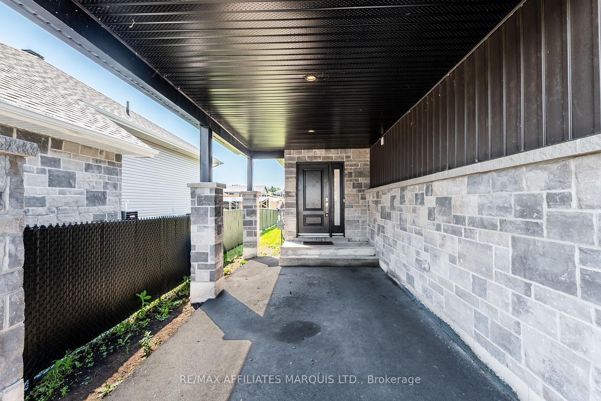 Photo 5 of 2459 Watson Crescent, Cornwall, Cornwall — HOMEH
