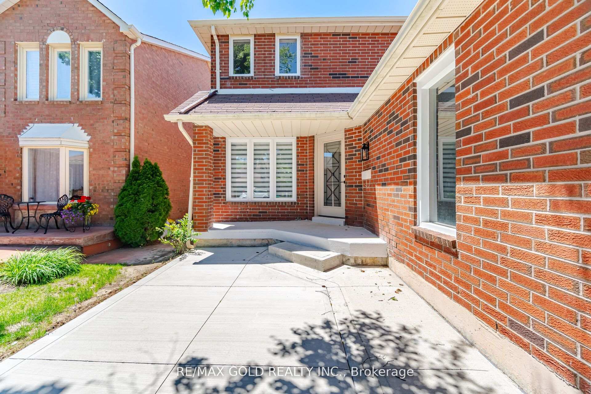Photo 4 of 37 Lord Simcoe Drive, Brampton, Westgate — HOMEH