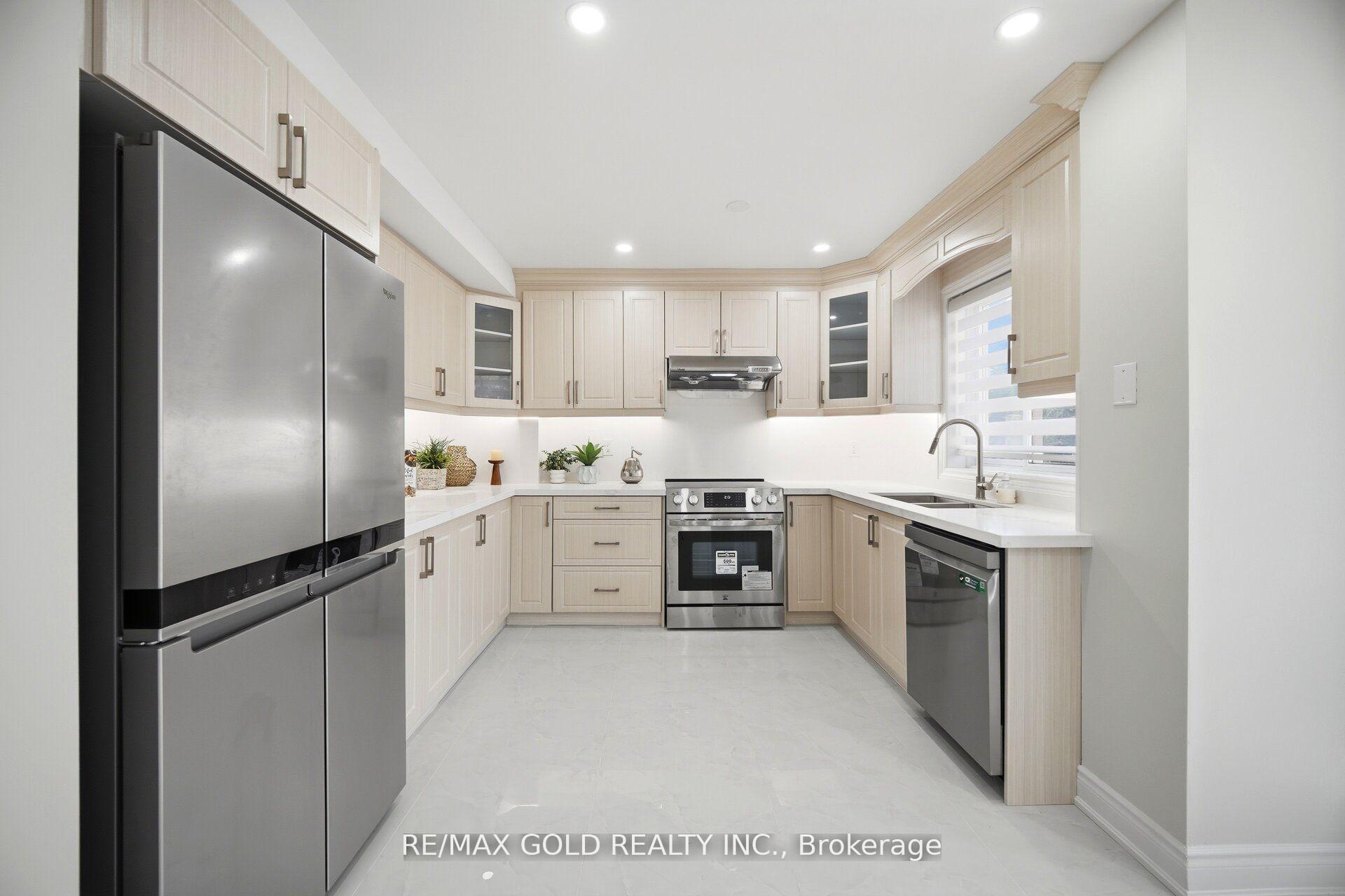 Photo 13 of 37 Lord Simcoe Drive, Brampton, Westgate — HOMEH