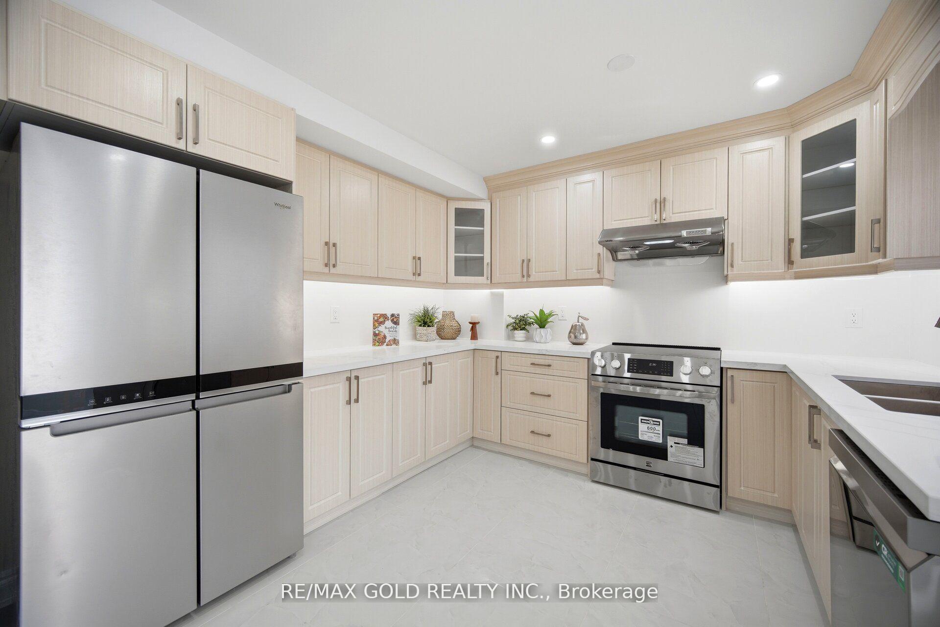 Photo 14 of 37 Lord Simcoe Drive, Brampton, Westgate — HOMEH