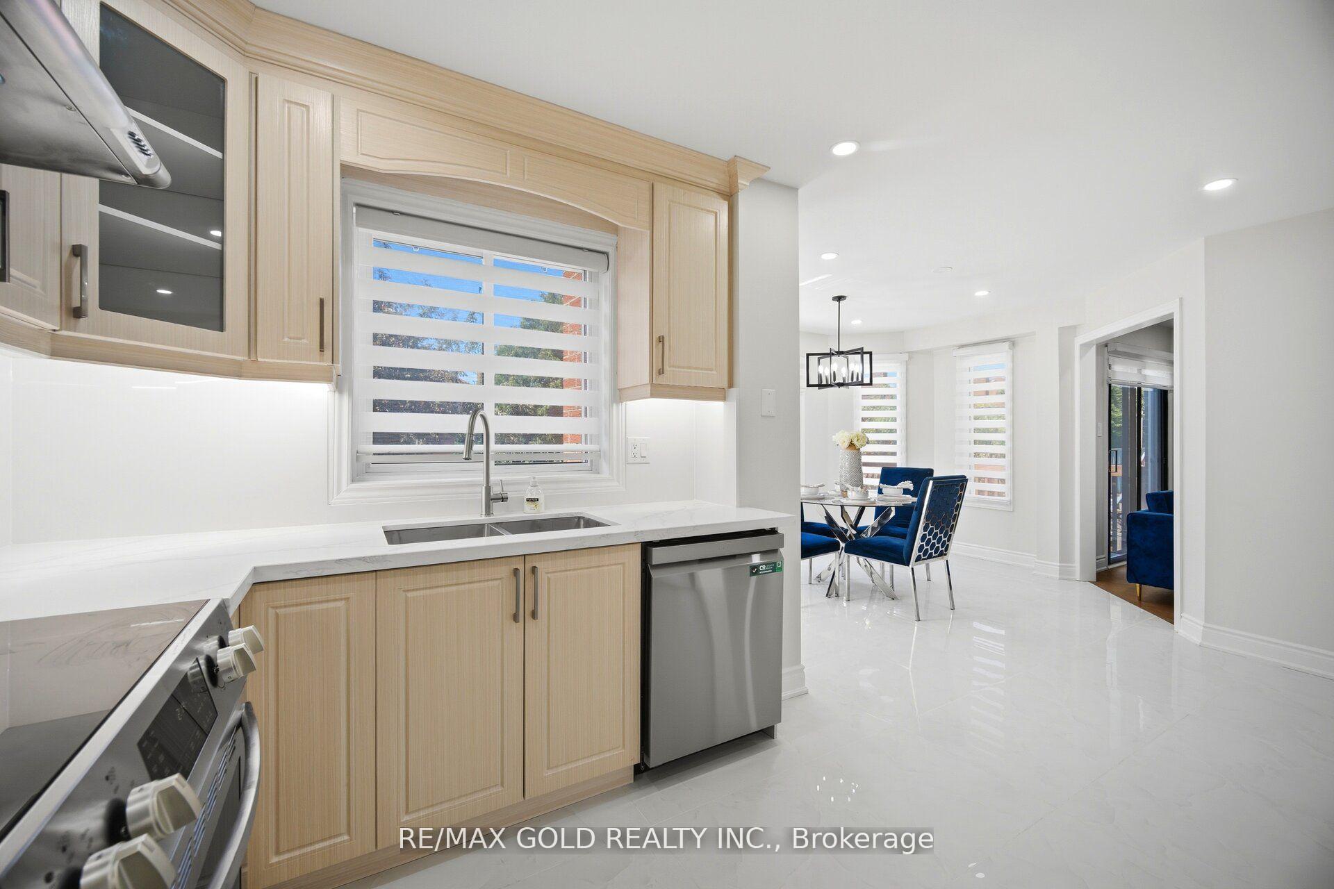 Photo 16 of 37 Lord Simcoe Drive, Brampton, Westgate — HOMEH