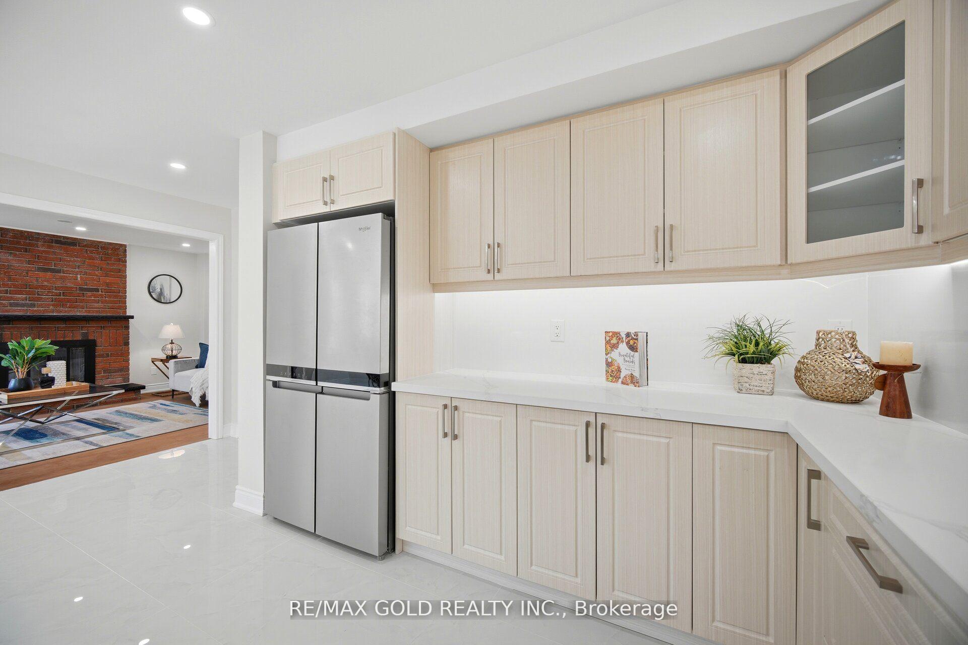Photo 17 of 37 Lord Simcoe Drive, Brampton, Westgate — HOMEH