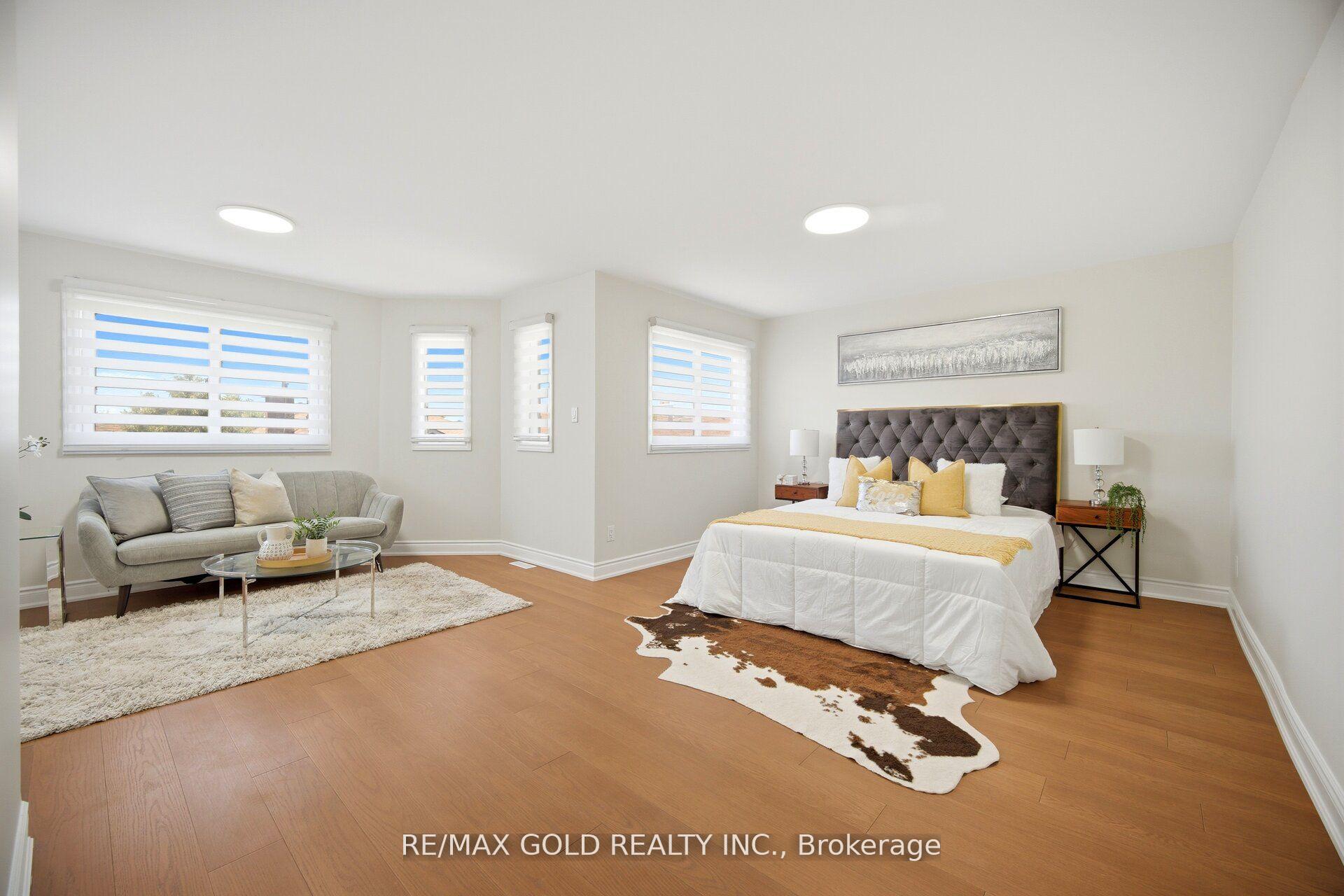 Photo 27 of 37 Lord Simcoe Drive, Brampton, Westgate — HOMEH