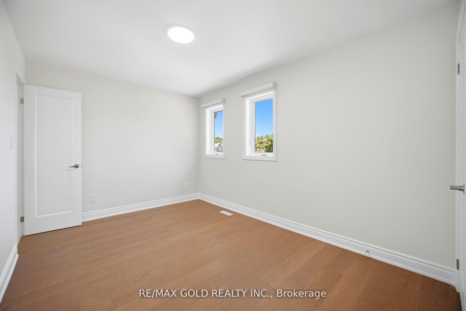 Photo 31 of 37 Lord Simcoe Drive, Brampton, Westgate — HOMEH