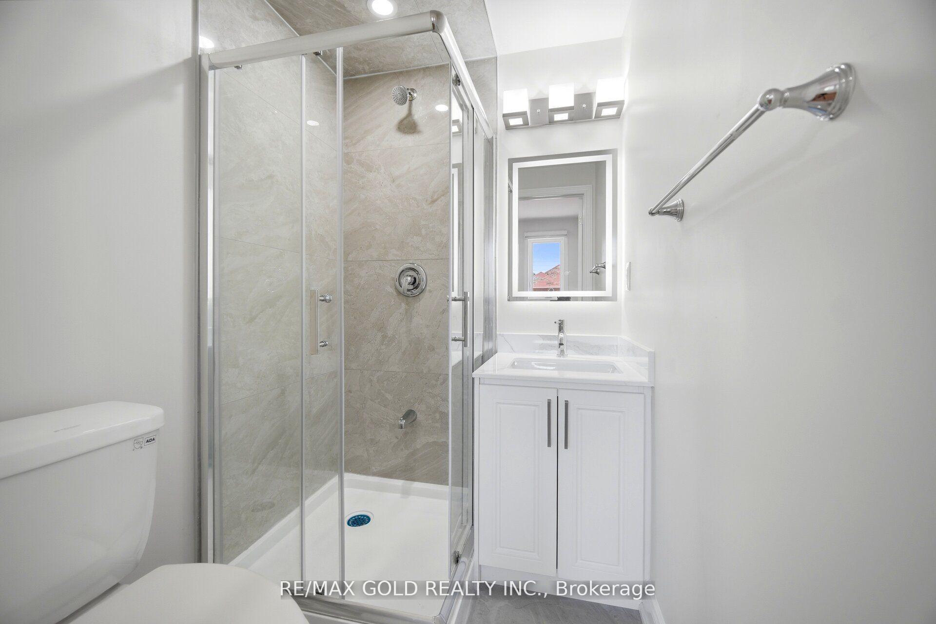 Photo 32 of 37 Lord Simcoe Drive, Brampton, Westgate — HOMEH