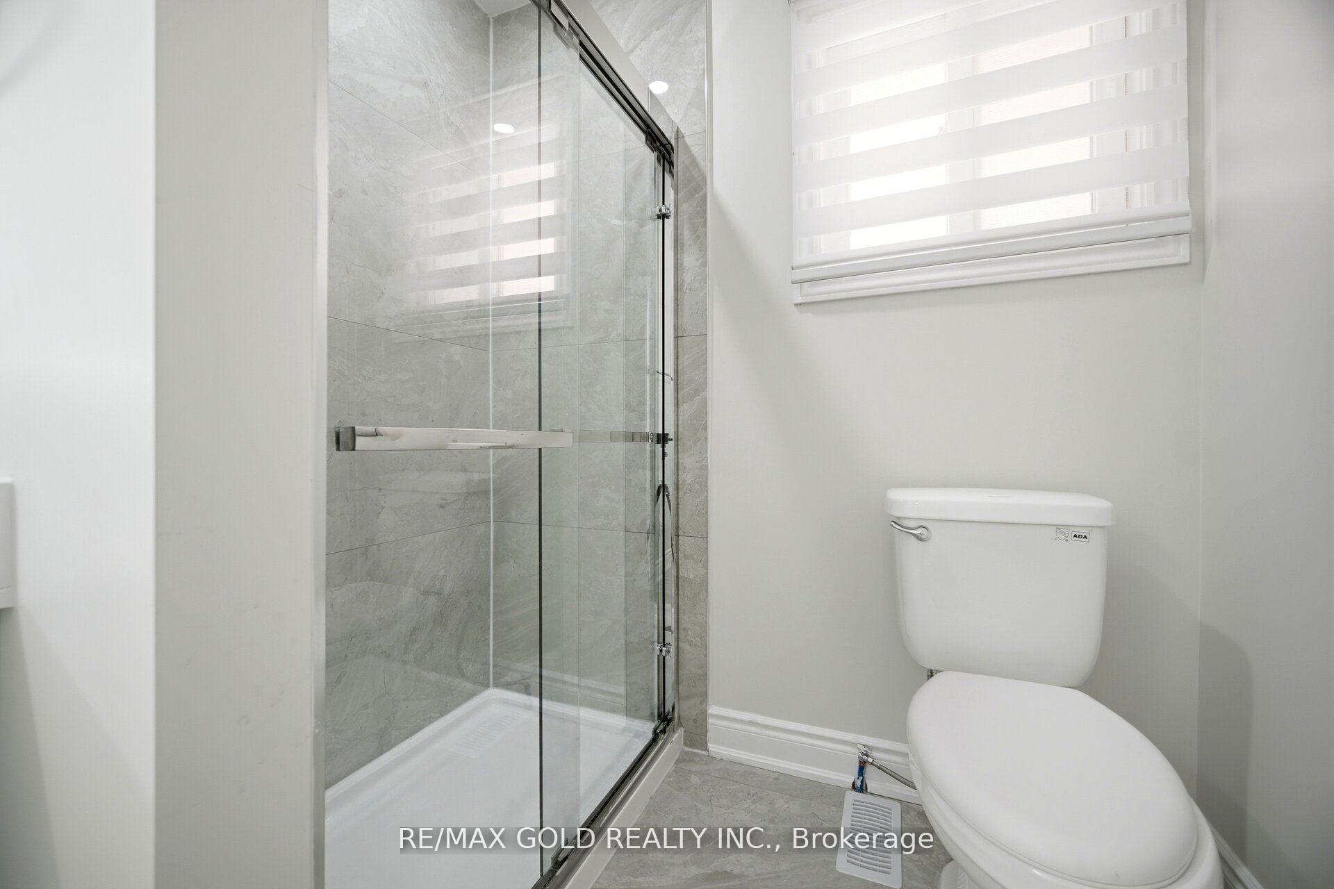 Photo 36 of 37 Lord Simcoe Drive, Brampton, Westgate — HOMEH