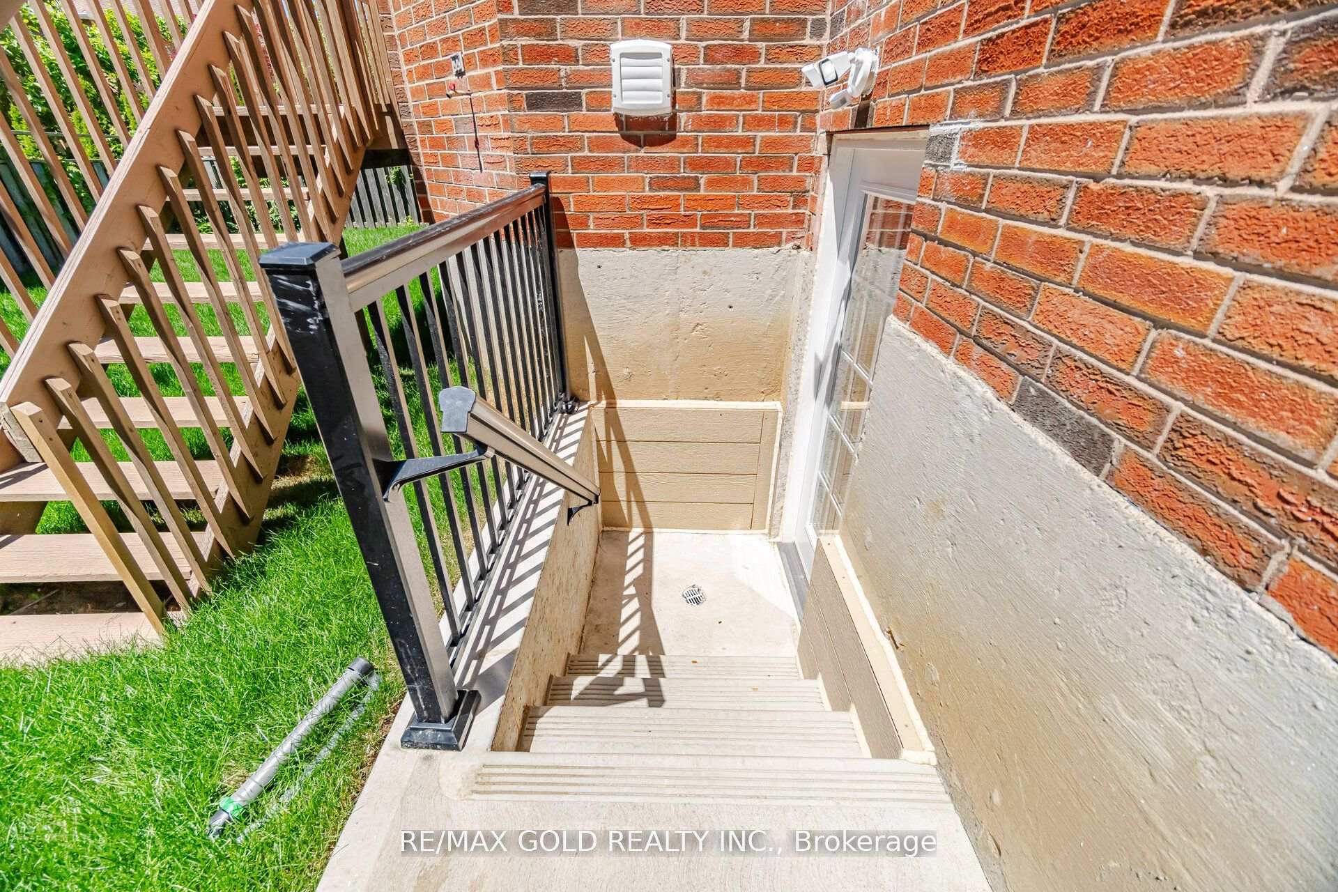 Photo 45 of 37 Lord Simcoe Drive, Brampton, Westgate — HOMEH
