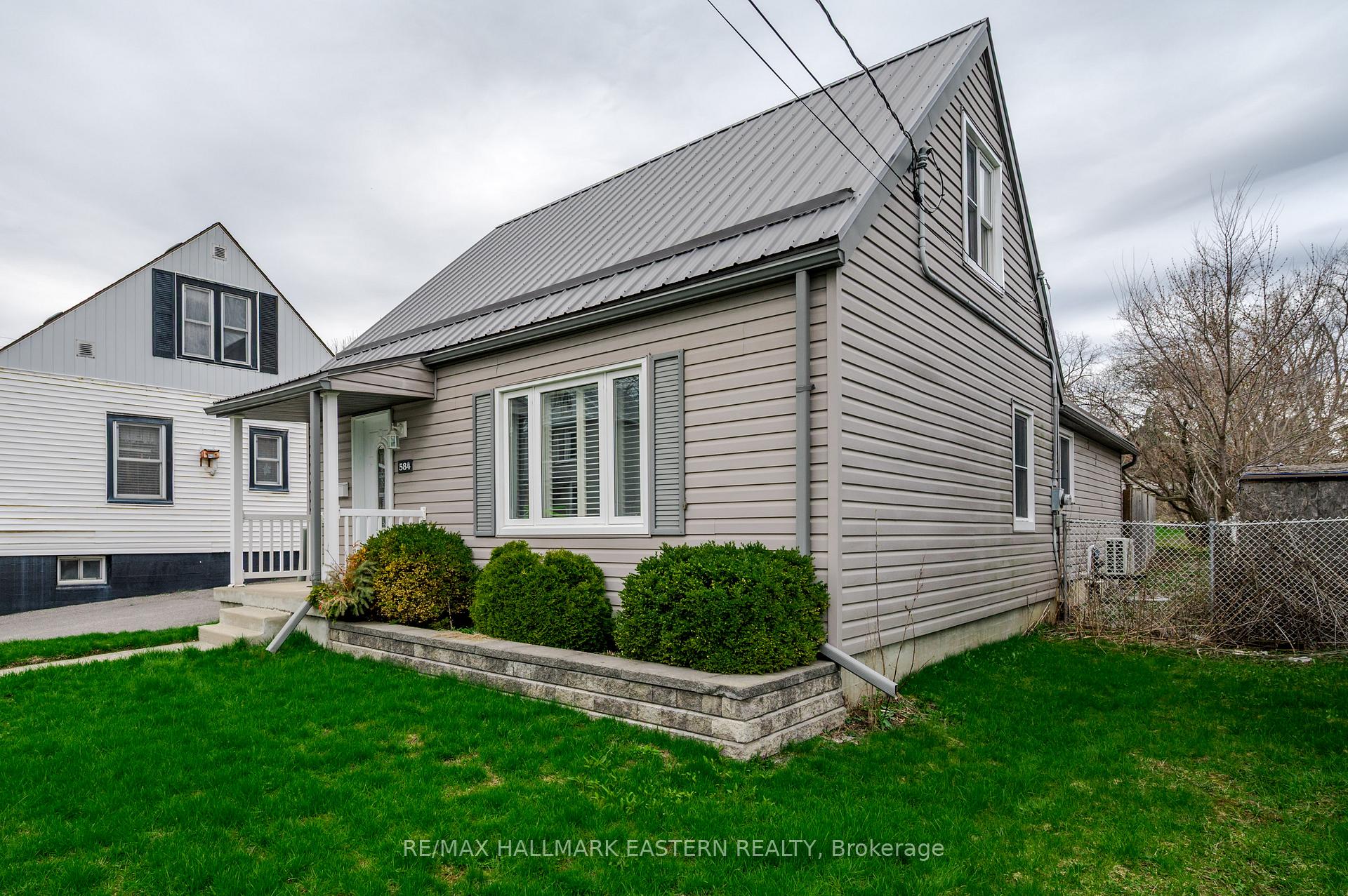 Photo 3 of 584 Paterson Street, Peterborough, Town Ward 3 — HOMEH