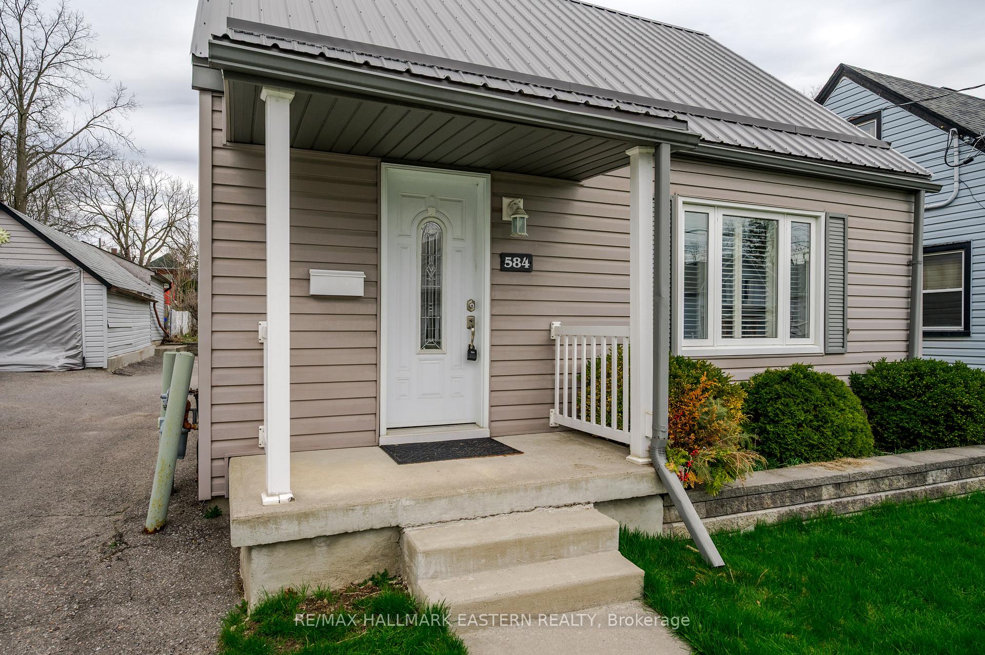 Photo 5 of 584 Paterson Street, Peterborough, Town Ward 3 — HOMEH