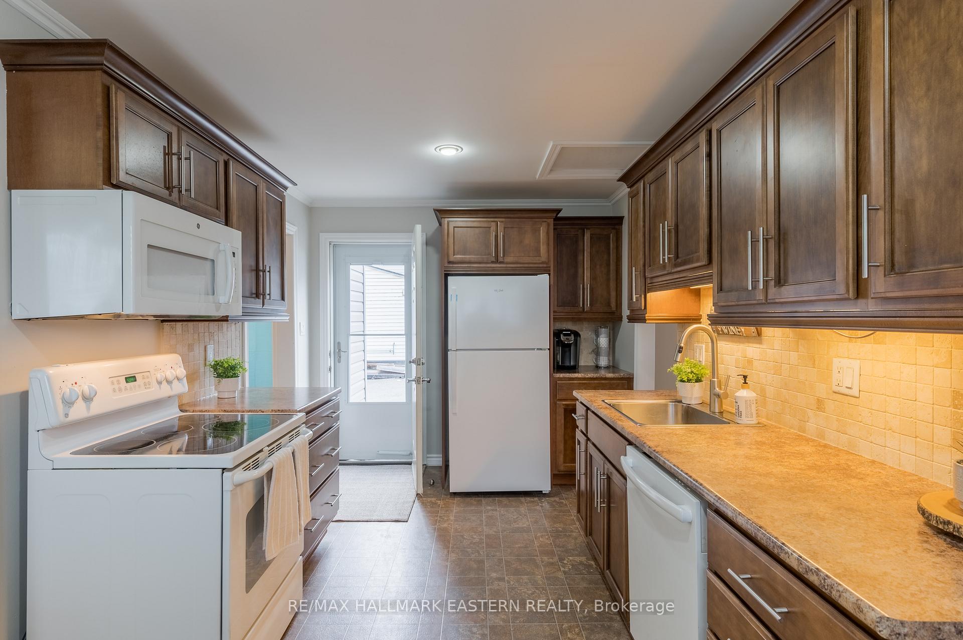 Photo 6 of 584 Paterson Street, Peterborough, Town Ward 3 — HOMEH