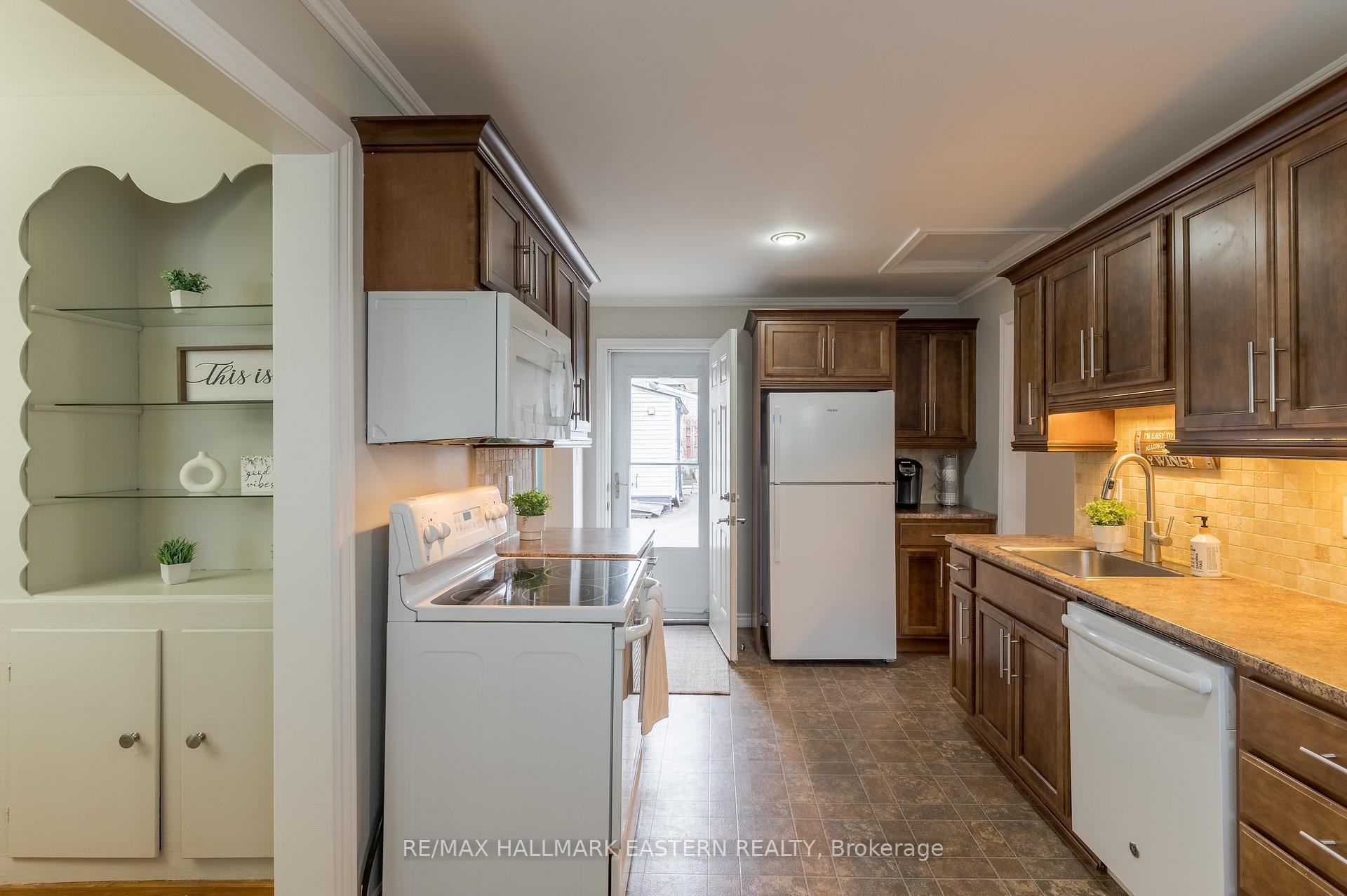 Photo 7 of 584 Paterson Street, Peterborough, Town Ward 3 — HOMEH