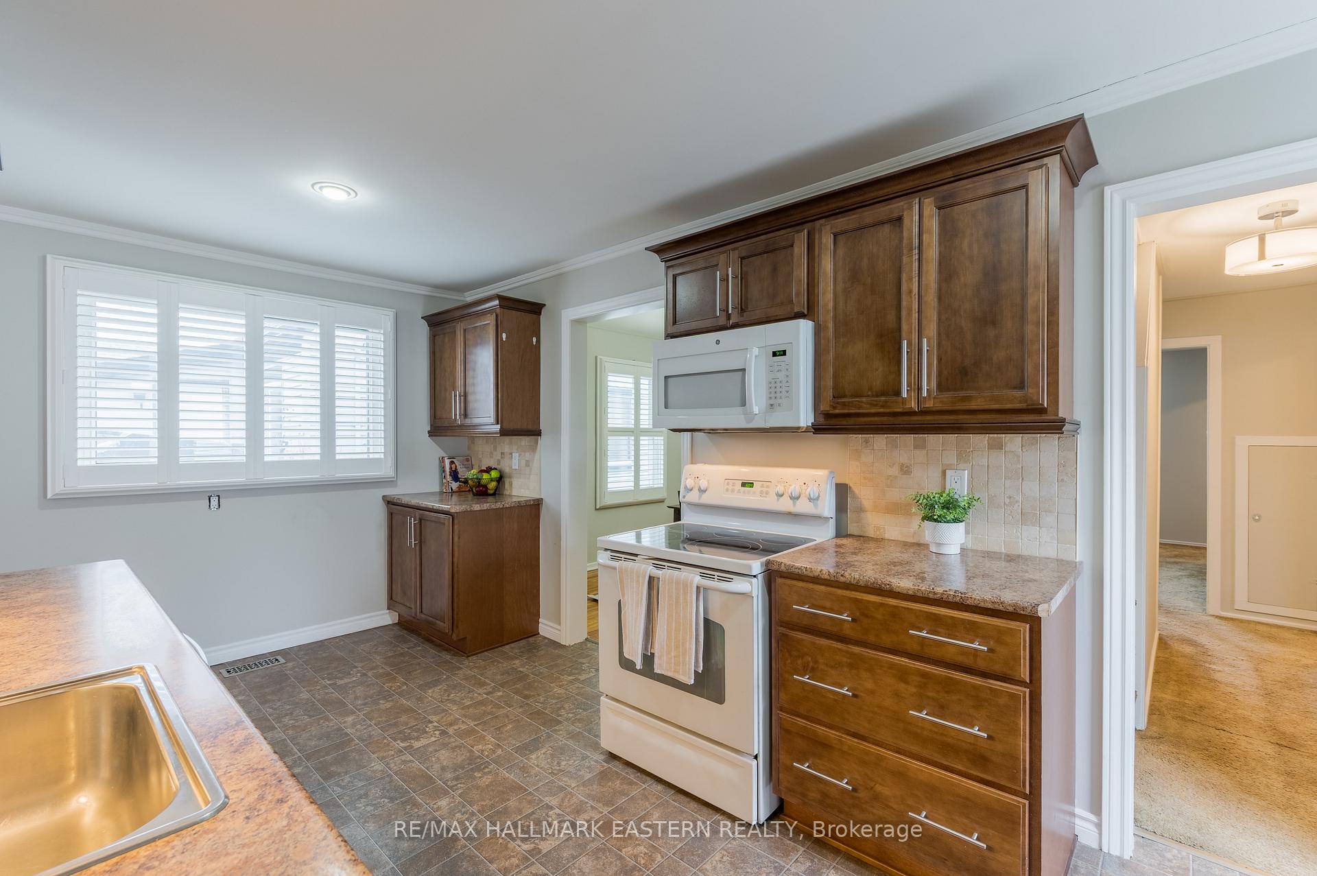 Photo 11 of 584 Paterson Street, Peterborough, Town Ward 3 — HOMEH