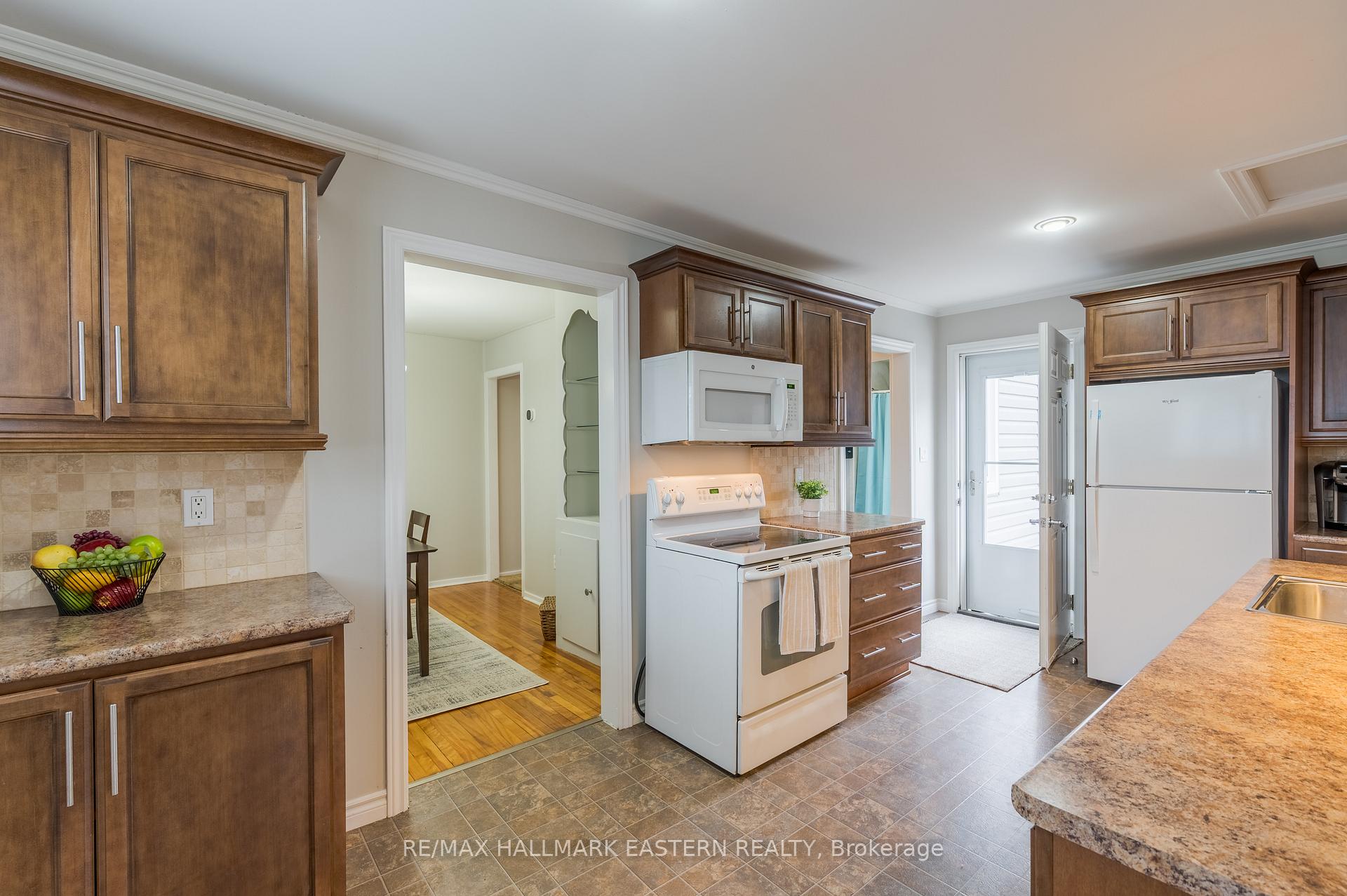 Photo 13 of 584 Paterson Street, Peterborough, Town Ward 3 — HOMEH