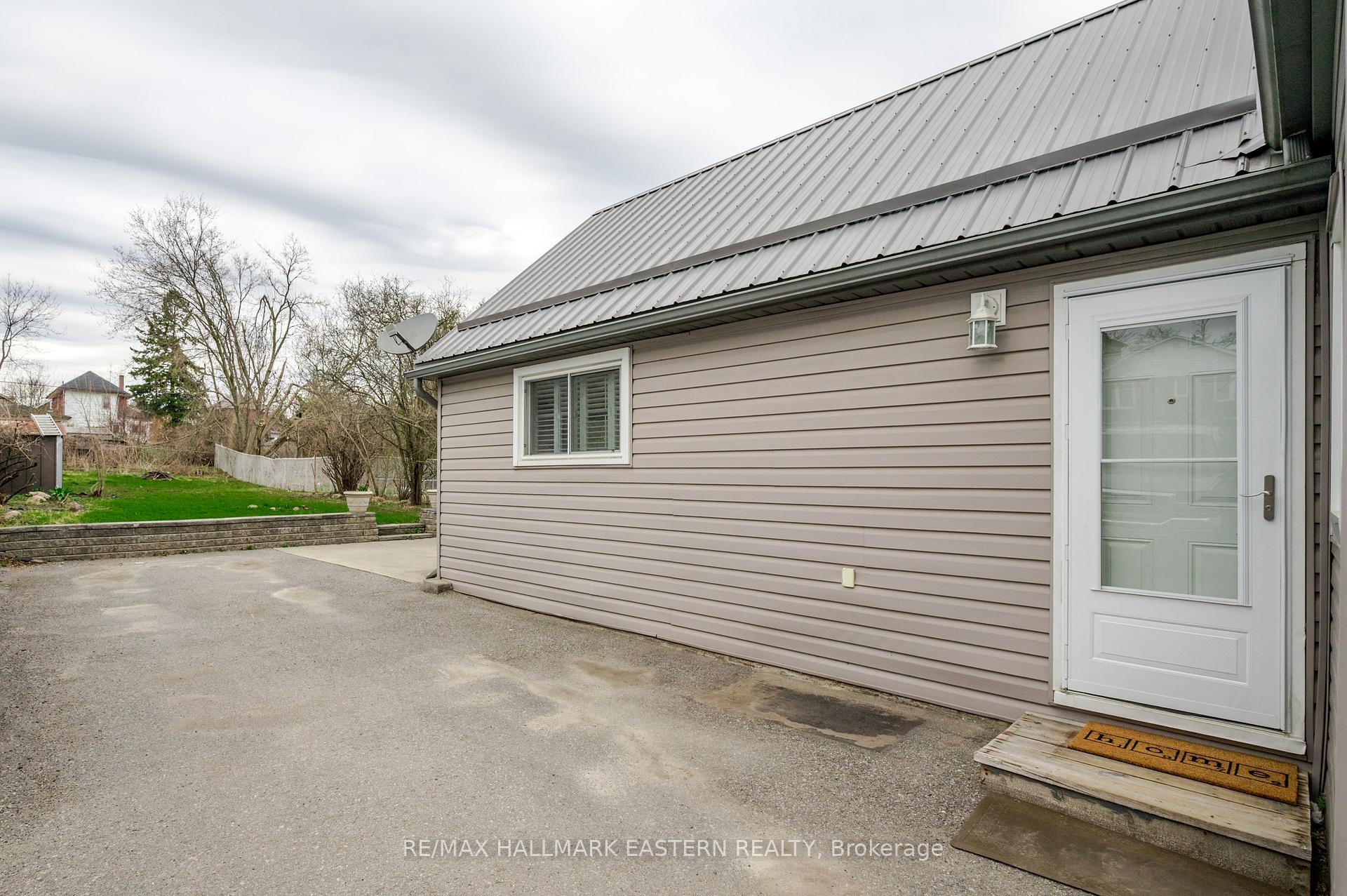 Photo 39 of 584 Paterson Street, Peterborough, Town Ward 3 — HOMEH