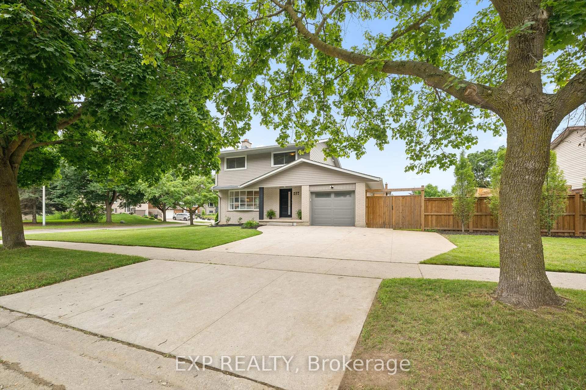 Photo 2 of 257 Laurentian Drive, Kitchener, Laurentian Hills — HOMEH