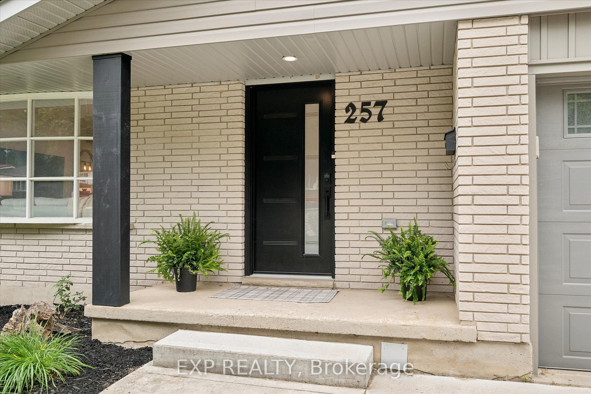 Photo 3 of 257 Laurentian Drive, Kitchener, Laurentian Hills — HOMEH