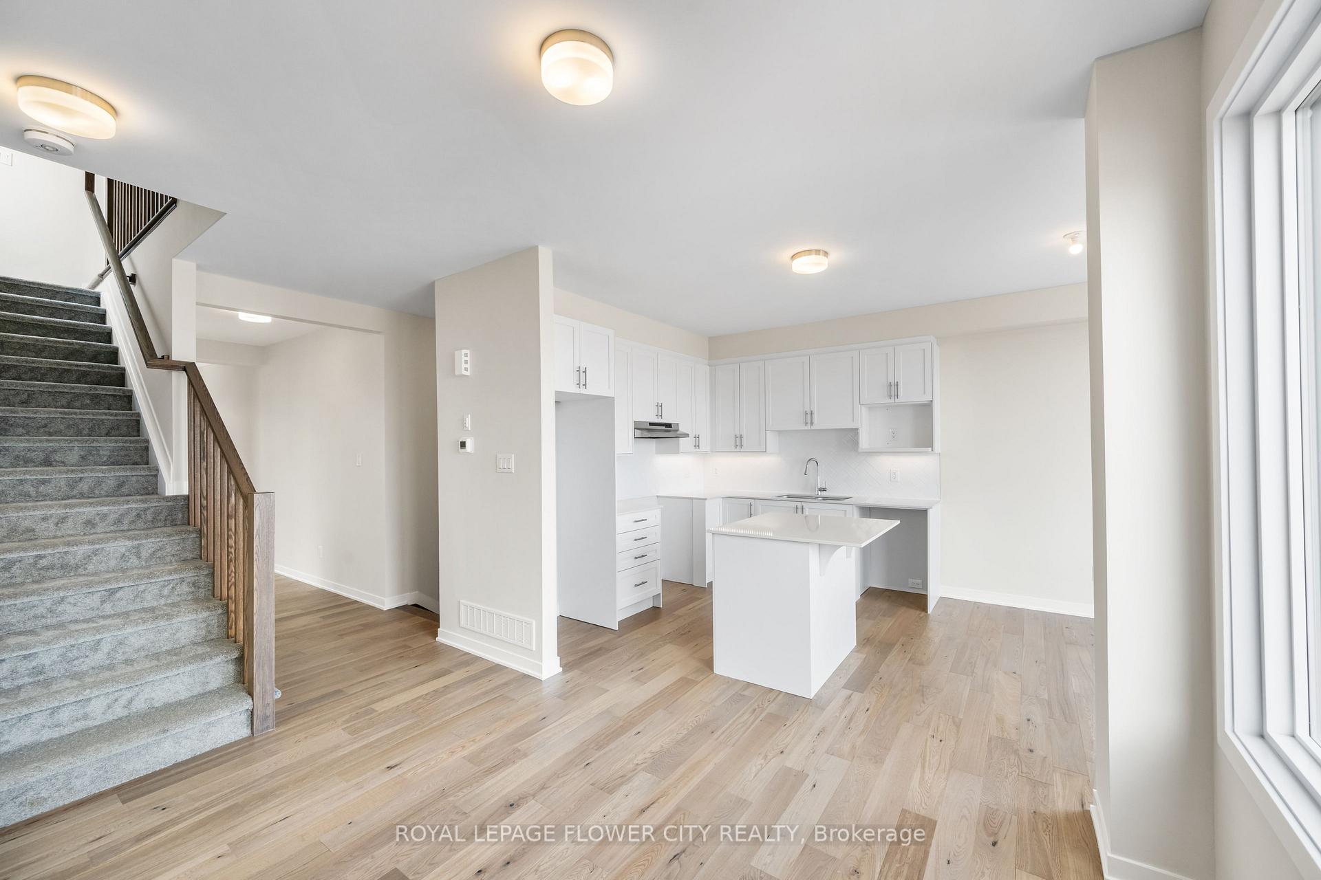 Photo 3 of 283 Les Emmerson Drive, Ottawa, Barrhaven - Heritage Park — HOMEH