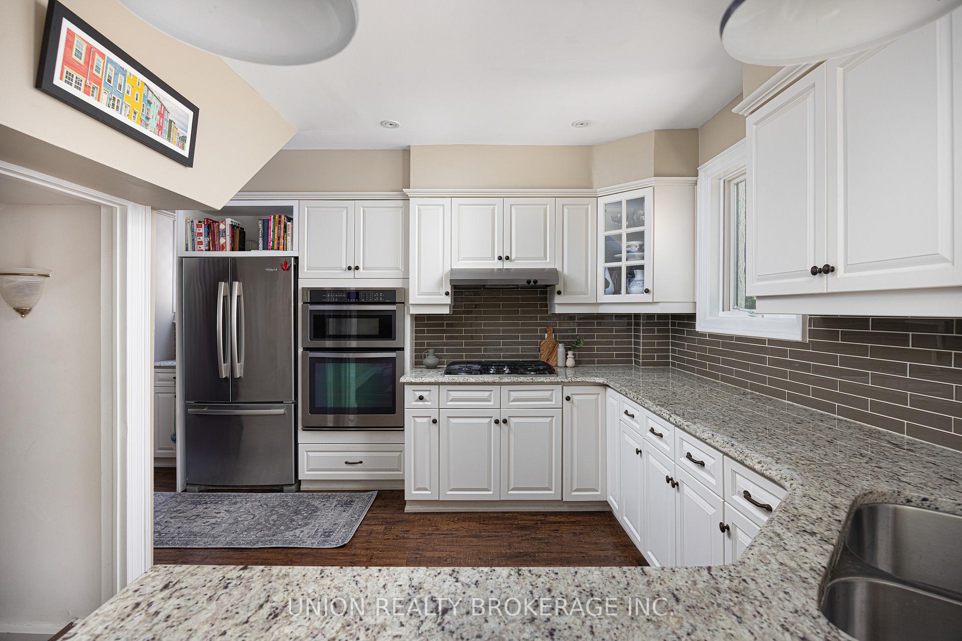 Photo 10 of 51 Pine Crescent, Toronto, The Beaches — HOMEH