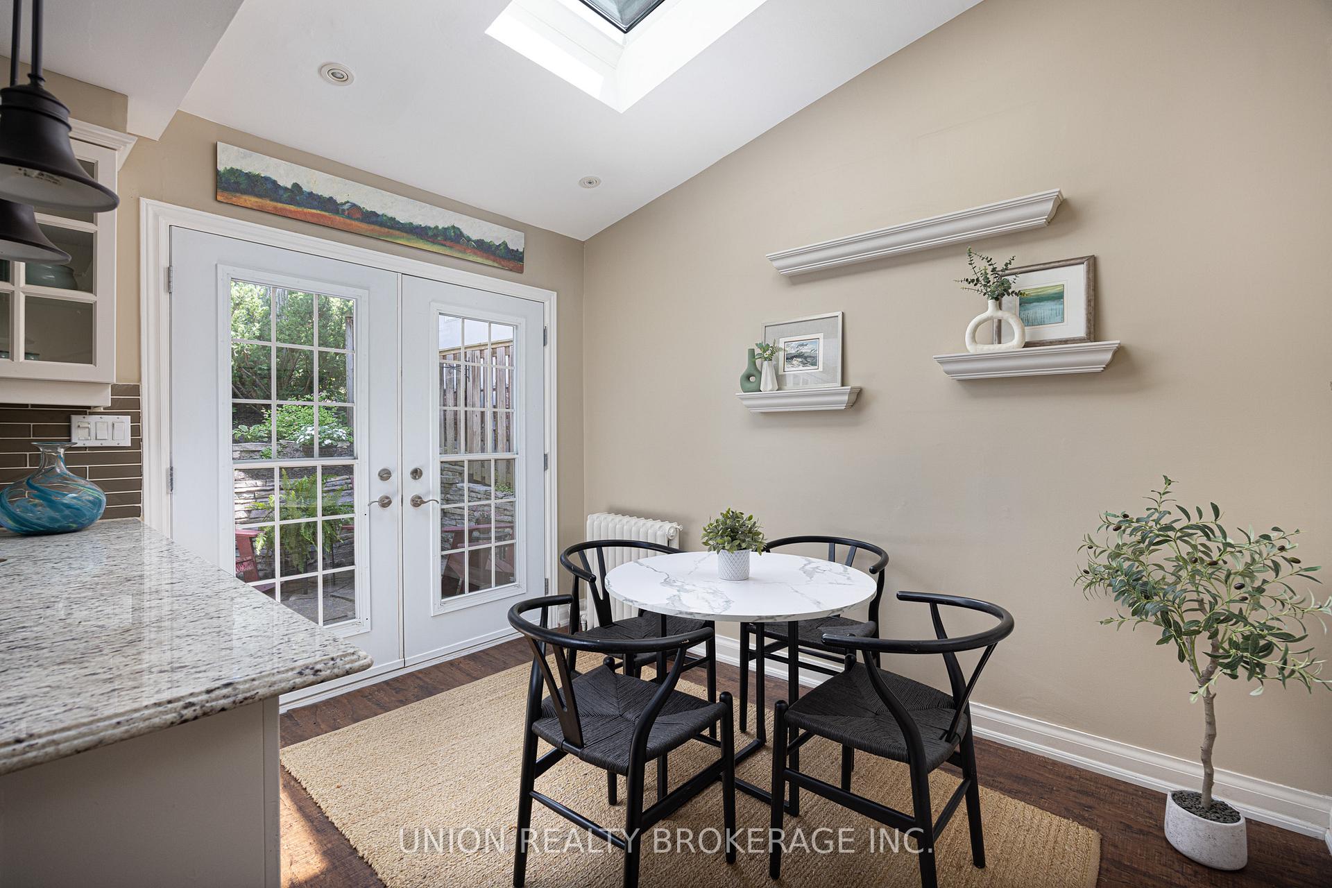 Photo 11 of 51 Pine Crescent, Toronto, The Beaches — HOMEH