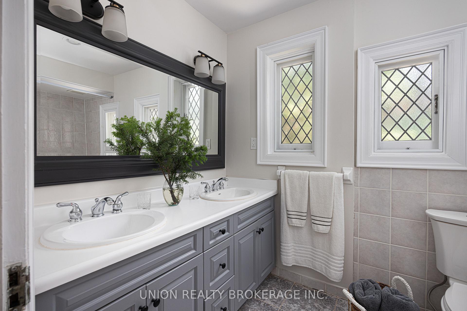 Photo 17 of 51 Pine Crescent, Toronto, The Beaches — HOMEH