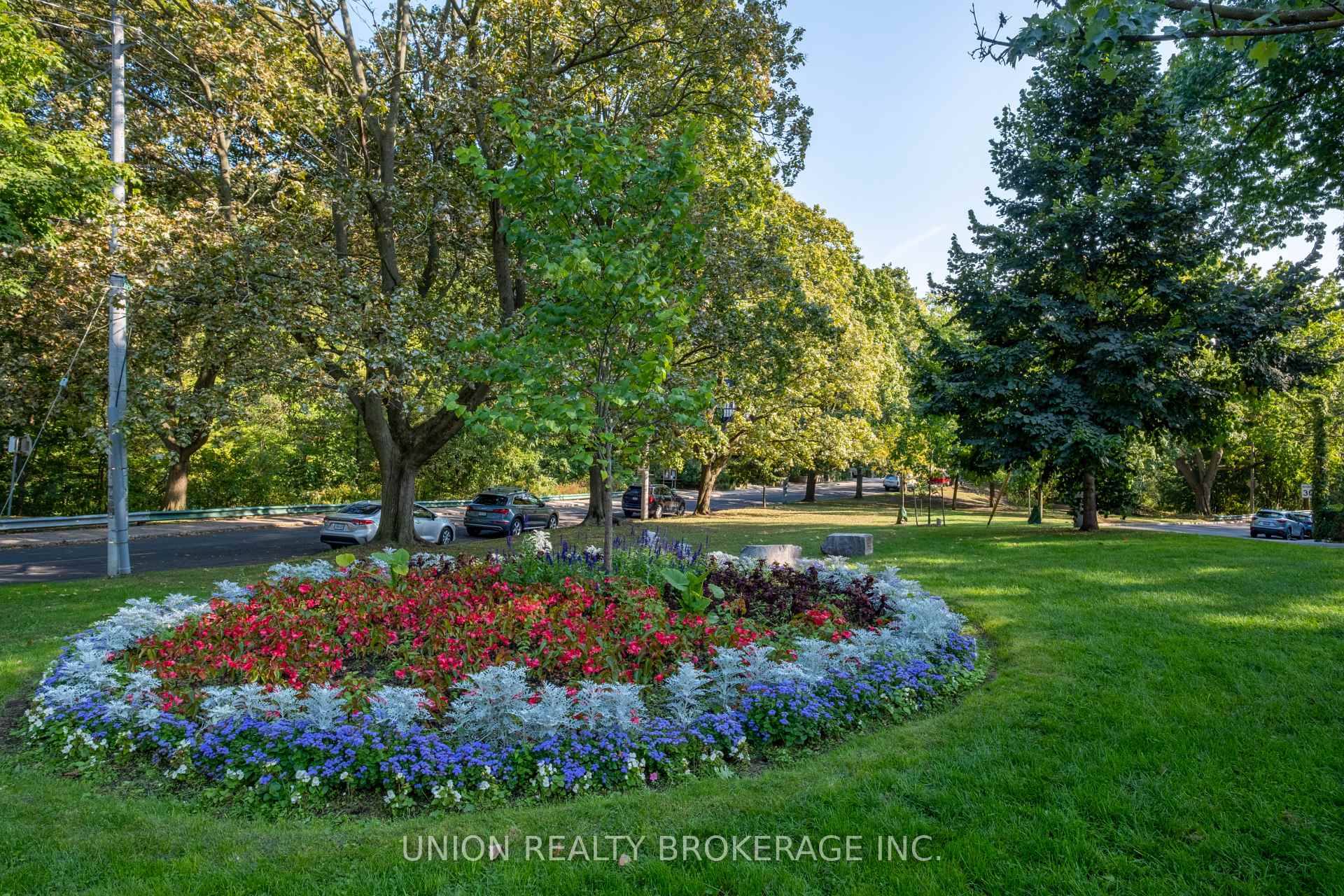 Photo 30 of 51 Pine Crescent, Toronto, The Beaches — HOMEH