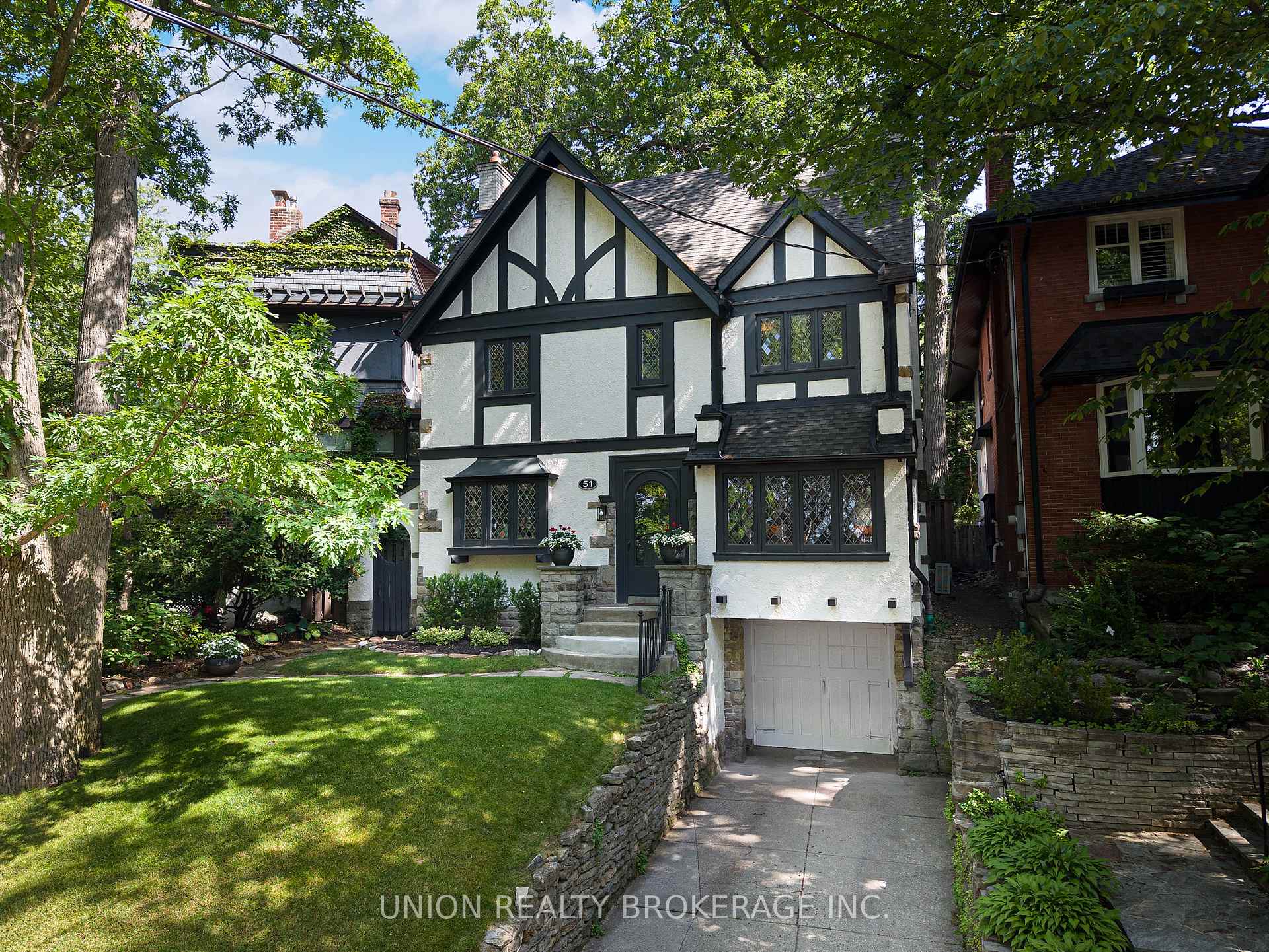 Photo 32 of 51 Pine Crescent, Toronto, The Beaches — HOMEH