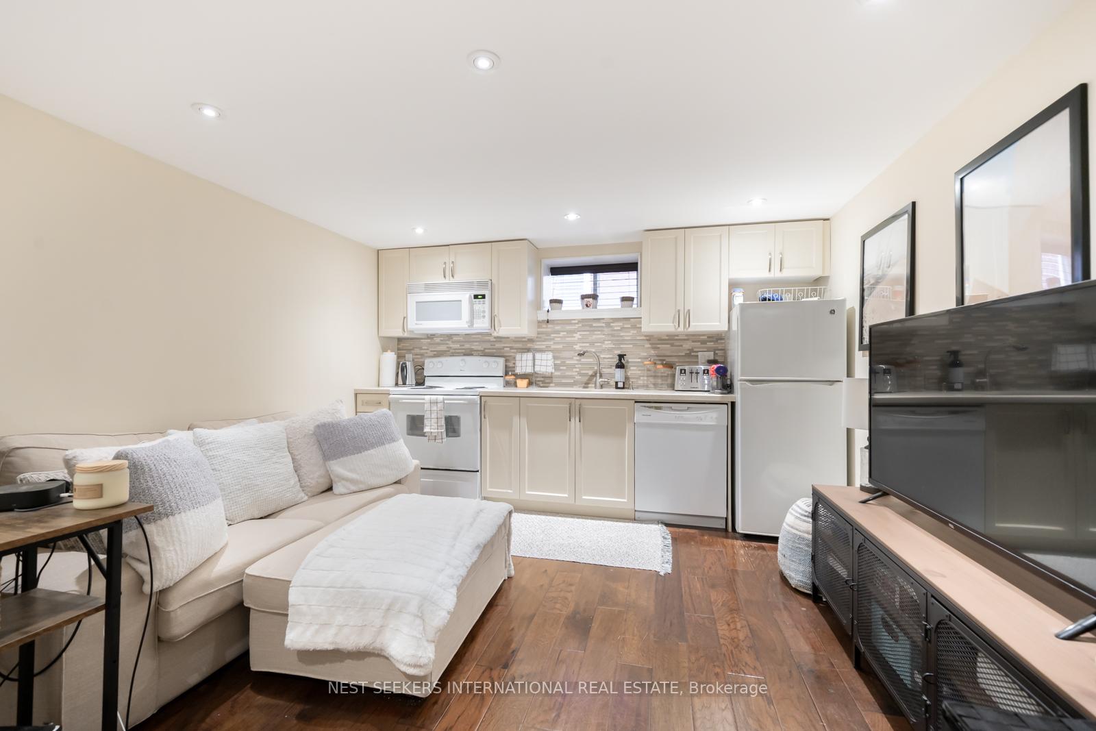 Photo 4 of Unit 7, 963 Avenue Road, Toronto, Yonge-Eglinton — HOMEH
