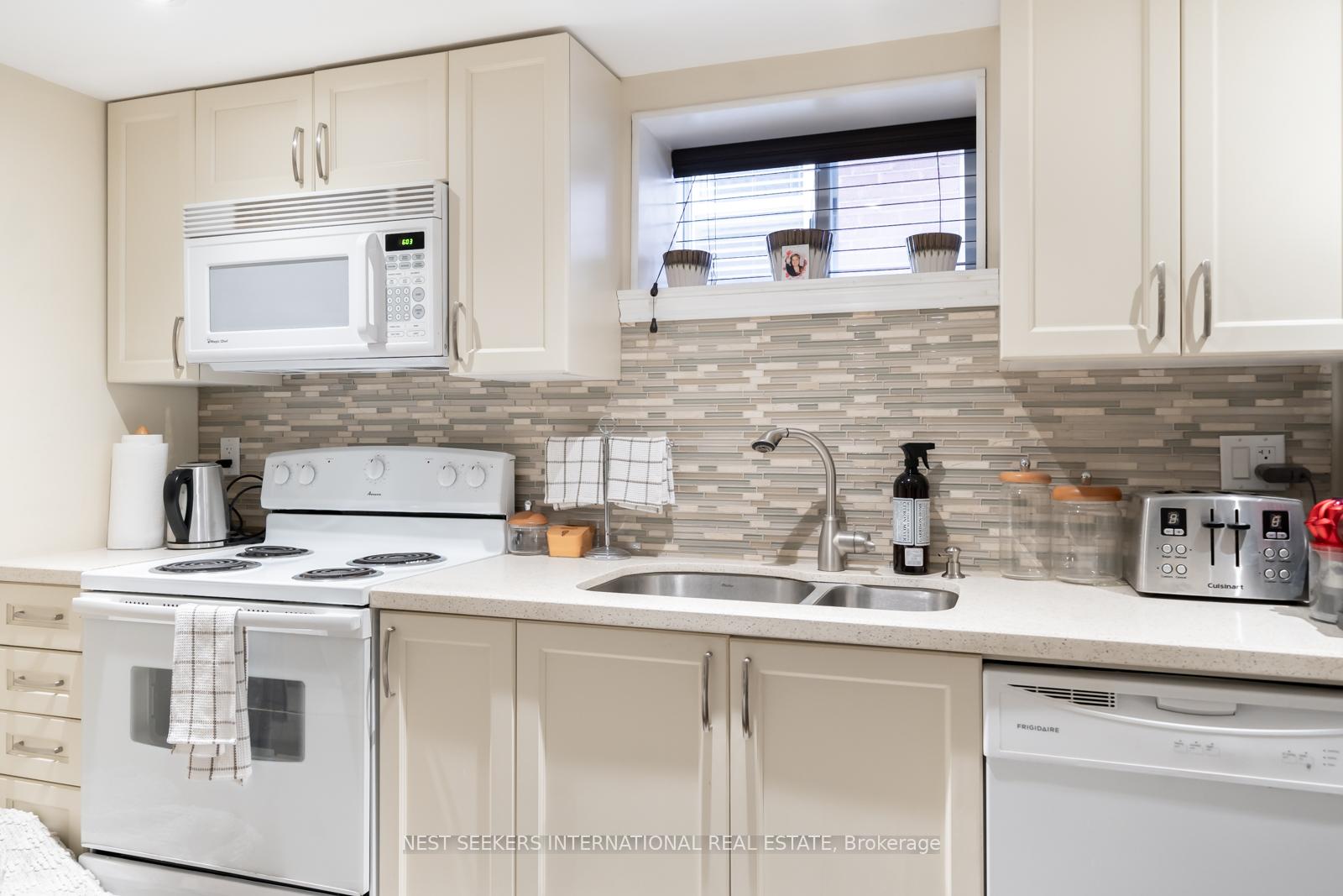 Photo 7 of Unit 7, 963 Avenue Road, Toronto, Yonge-Eglinton — HOMEH