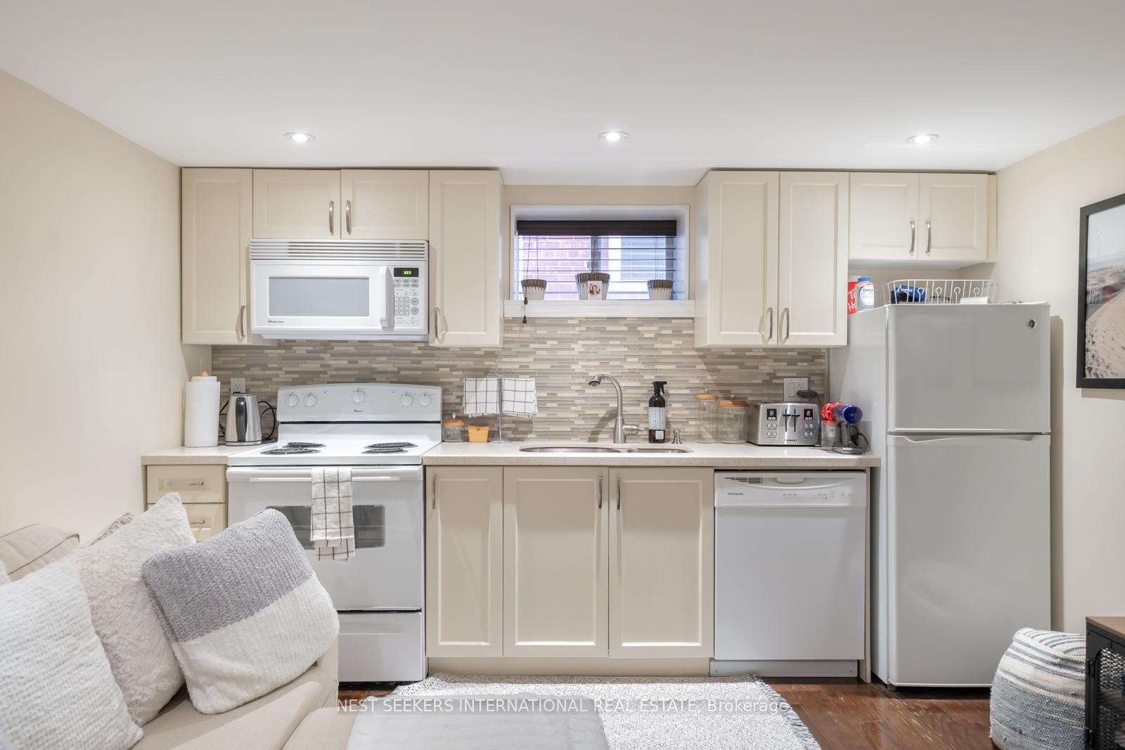 Photo 8 of Unit 7, 963 Avenue Road, Toronto, Yonge-Eglinton — HOMEH