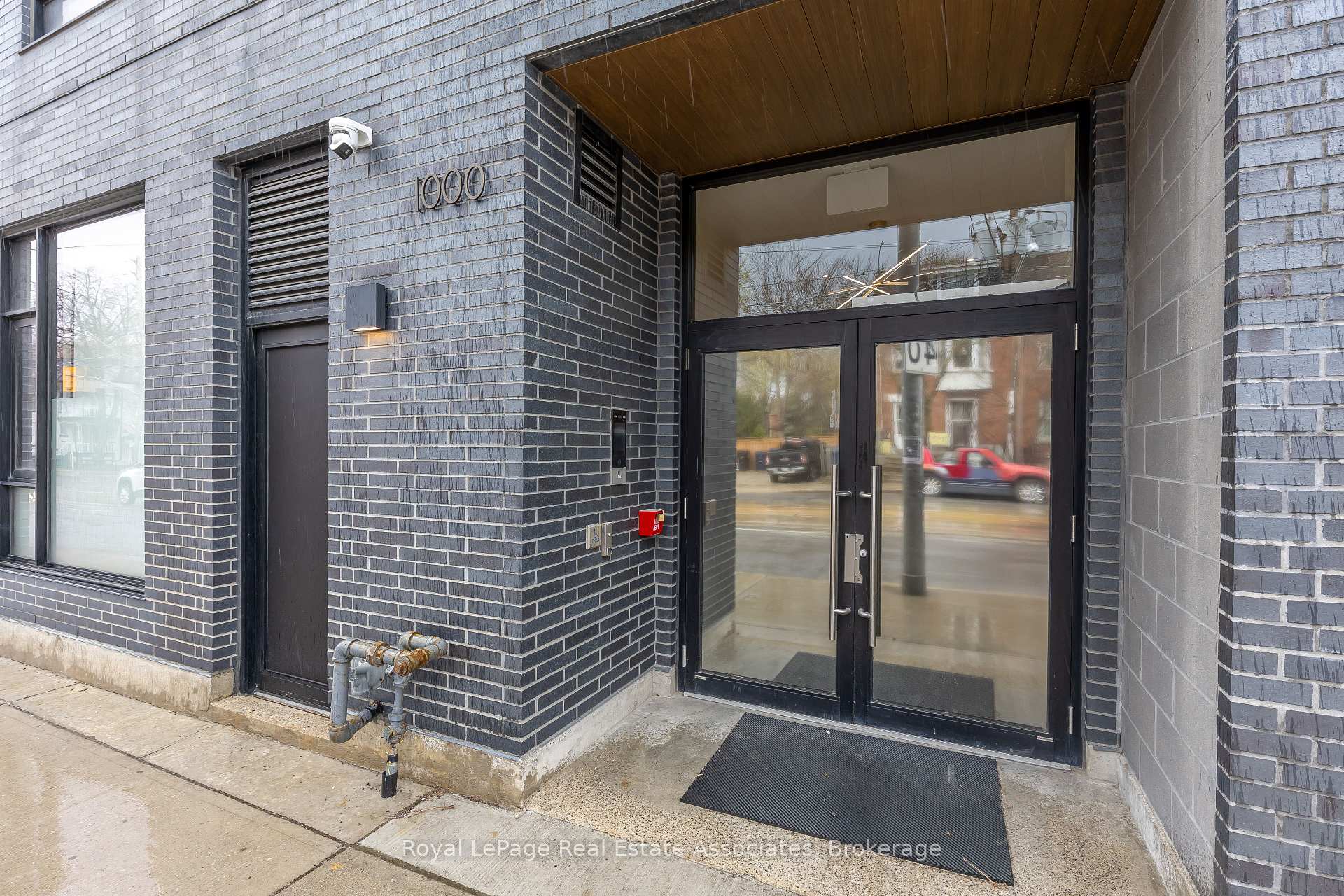 Photo 2 of Unit 204, 1000 Bathurst Street, Toronto, The Annex — HOMEH