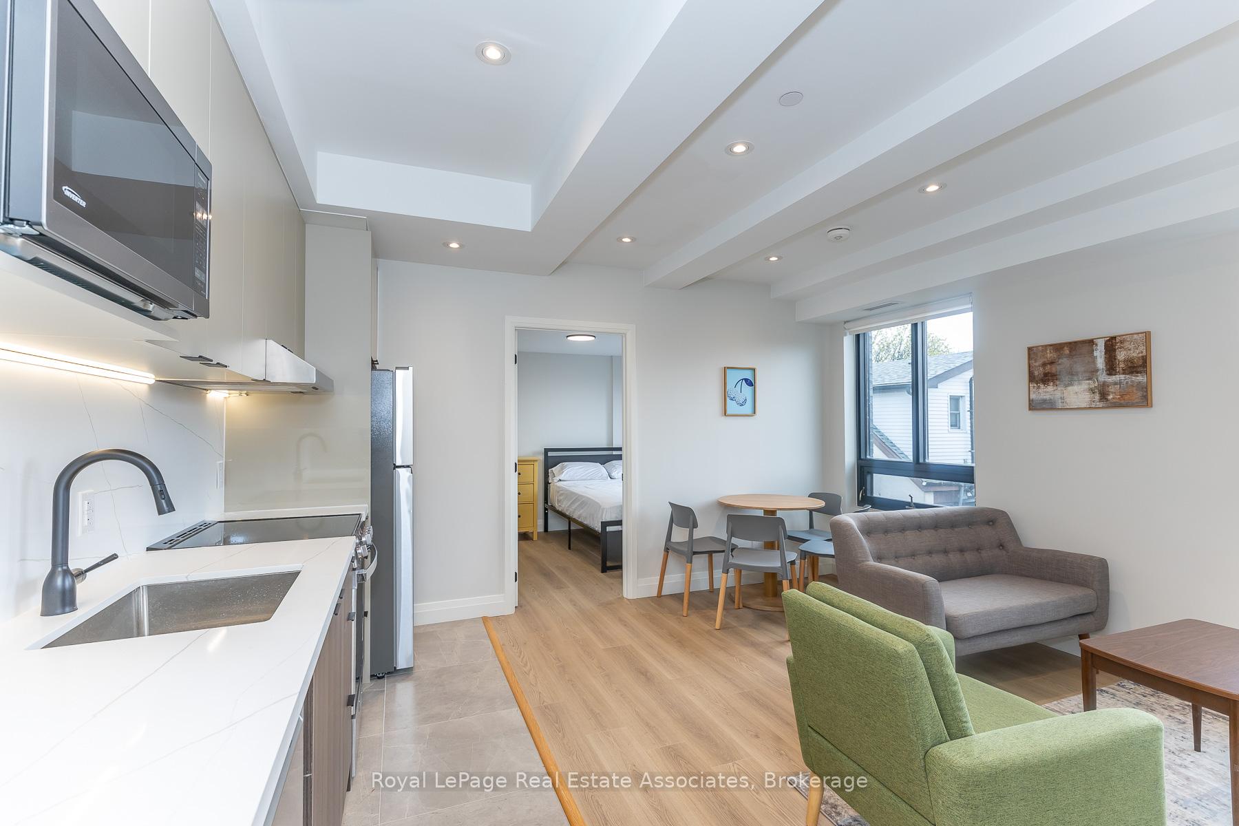 Photo 3 of Unit 204, 1000 Bathurst Street, Toronto, The Annex — HOMEH