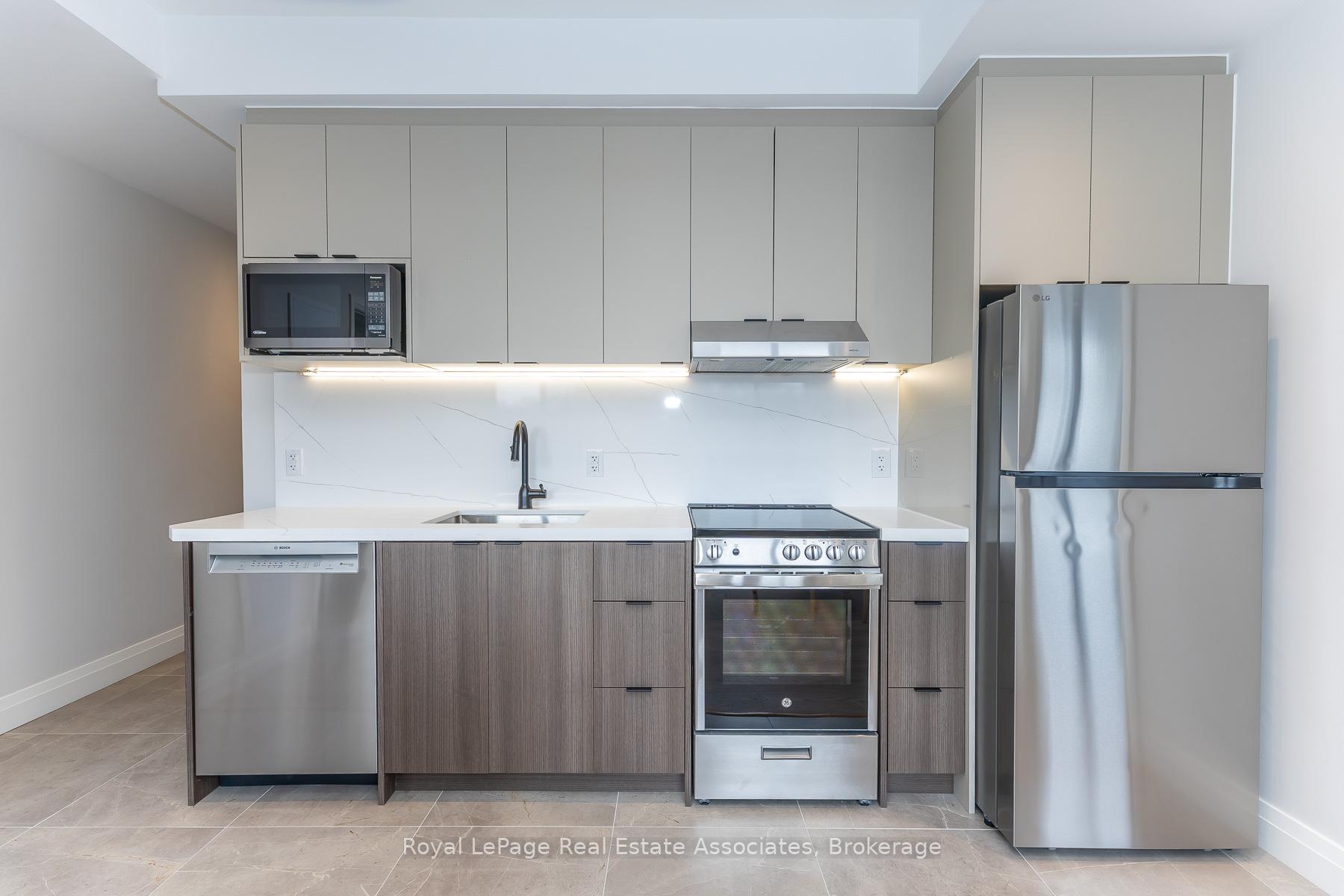 Photo 7 of Unit 204, 1000 Bathurst Street, Toronto, The Annex — HOMEH