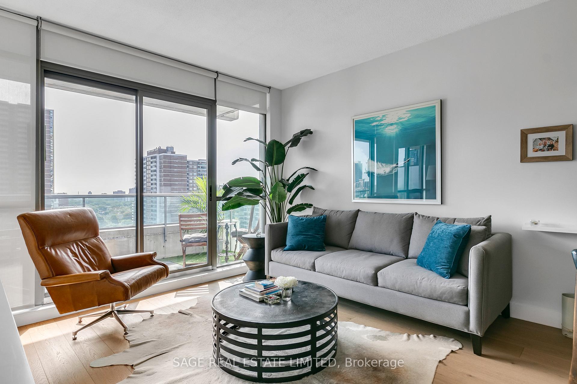 Photo 4 of Unit 1305, 285 Mutual Street, Toronto, Church-Yonge Corridor — HOMEH