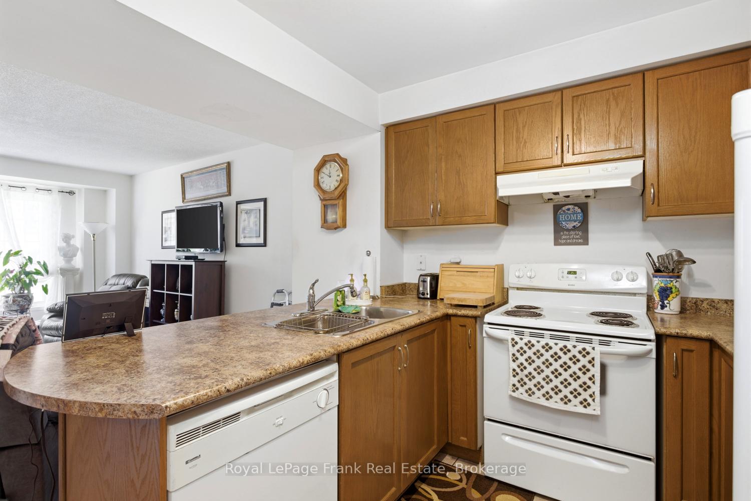 Photo 10 of 31 Linnell Street, Ajax, Central East — HOMEH
