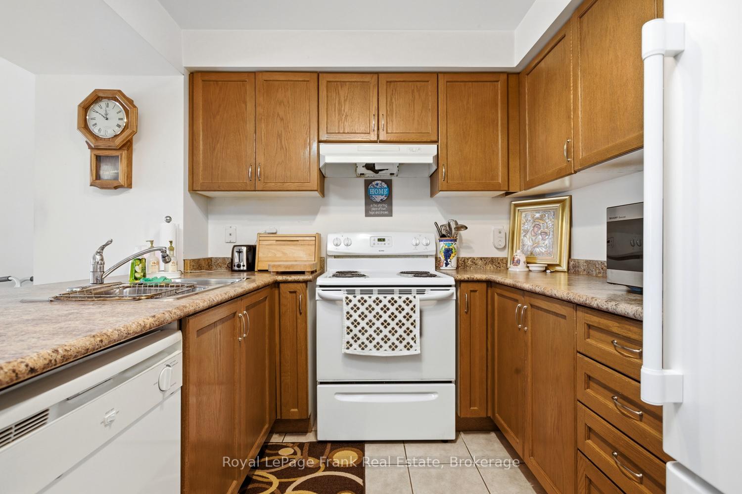 Photo 12 of 31 Linnell Street, Ajax, Central East — HOMEH