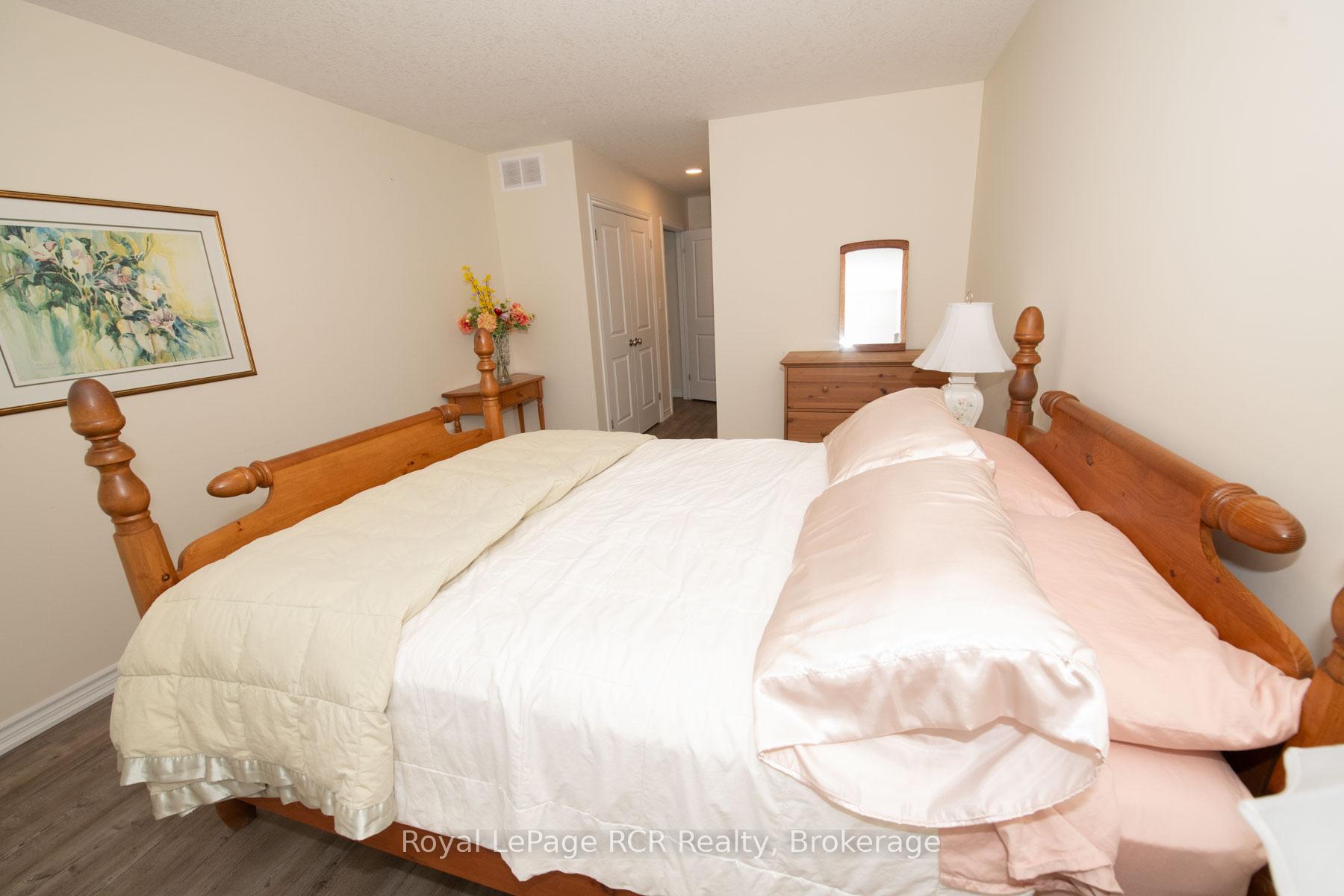 Photo 2 of 465 Wellington Street E, Wellington North, Mount Forest — HOMEH