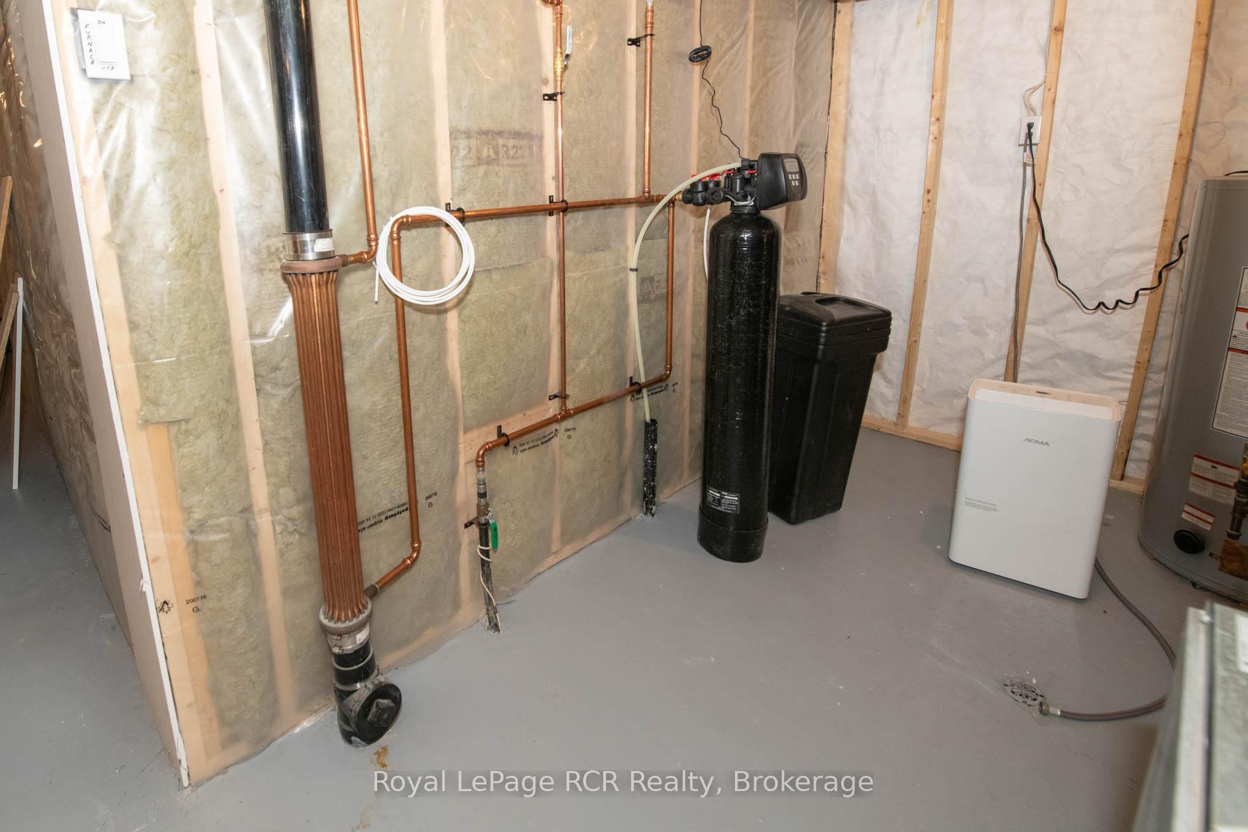 Photo 40 of 465 Wellington Street E, Wellington North, Mount Forest — HOMEH