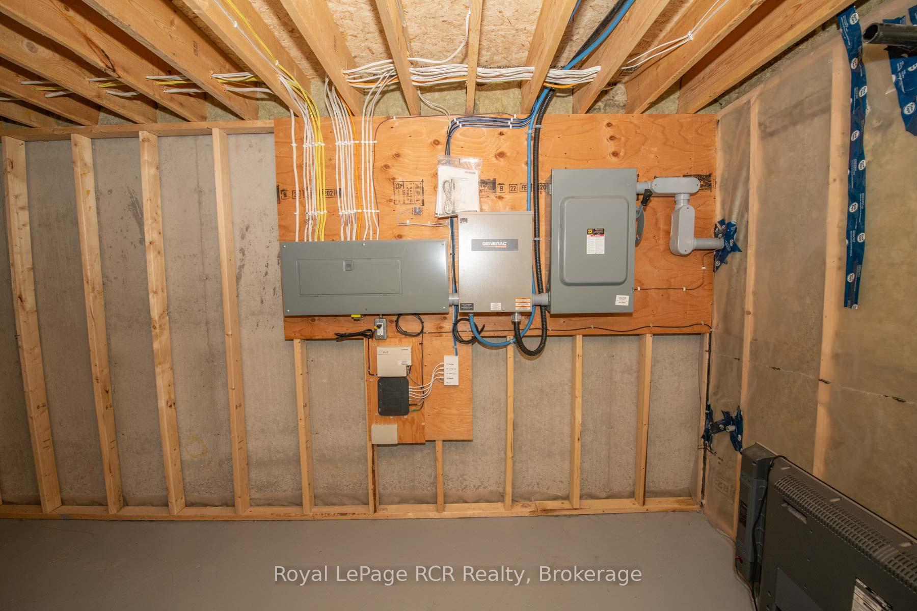 Photo 42 of 465 Wellington Street E, Wellington North, Mount Forest — HOMEH
