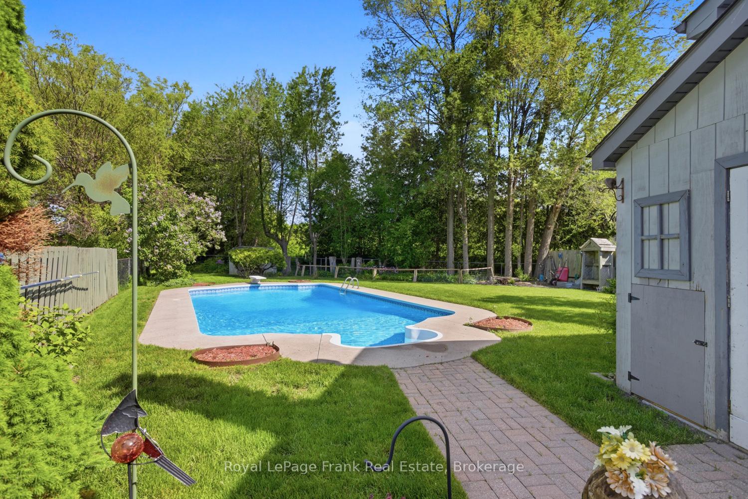 Photo 3 of 14 Beecroft Court, Whitby, Lynde Creek — HOMEH