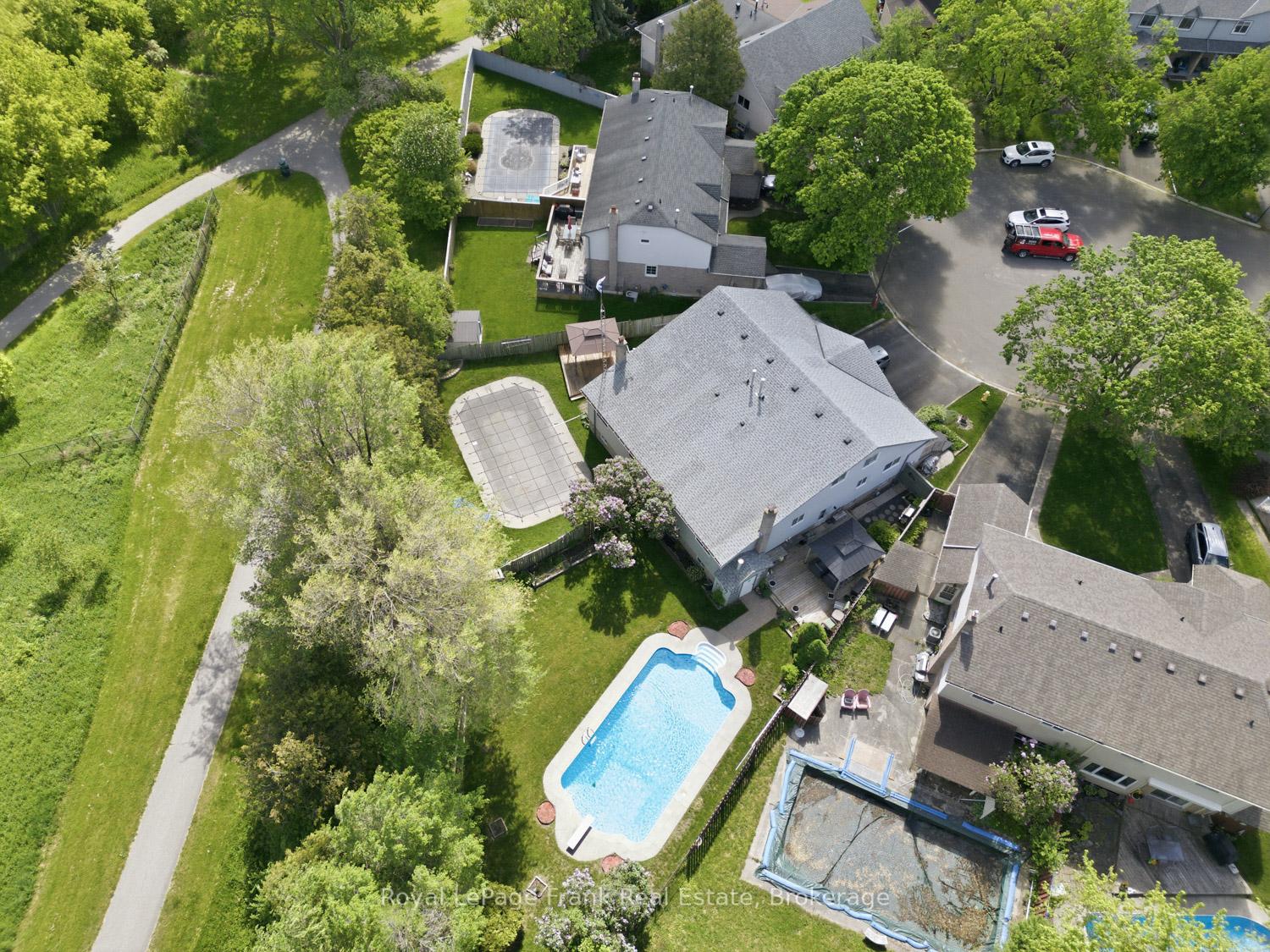 Photo 4 of 14 Beecroft Court, Whitby, Lynde Creek — HOMEH