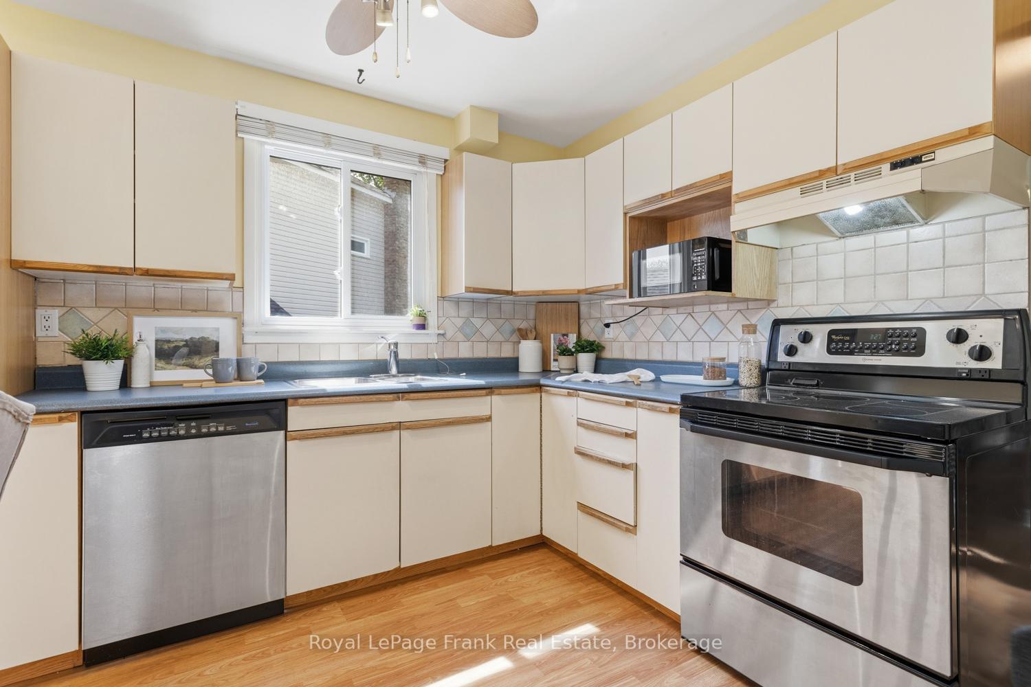 Photo 12 of 14 Beecroft Court, Whitby, Lynde Creek — HOMEH