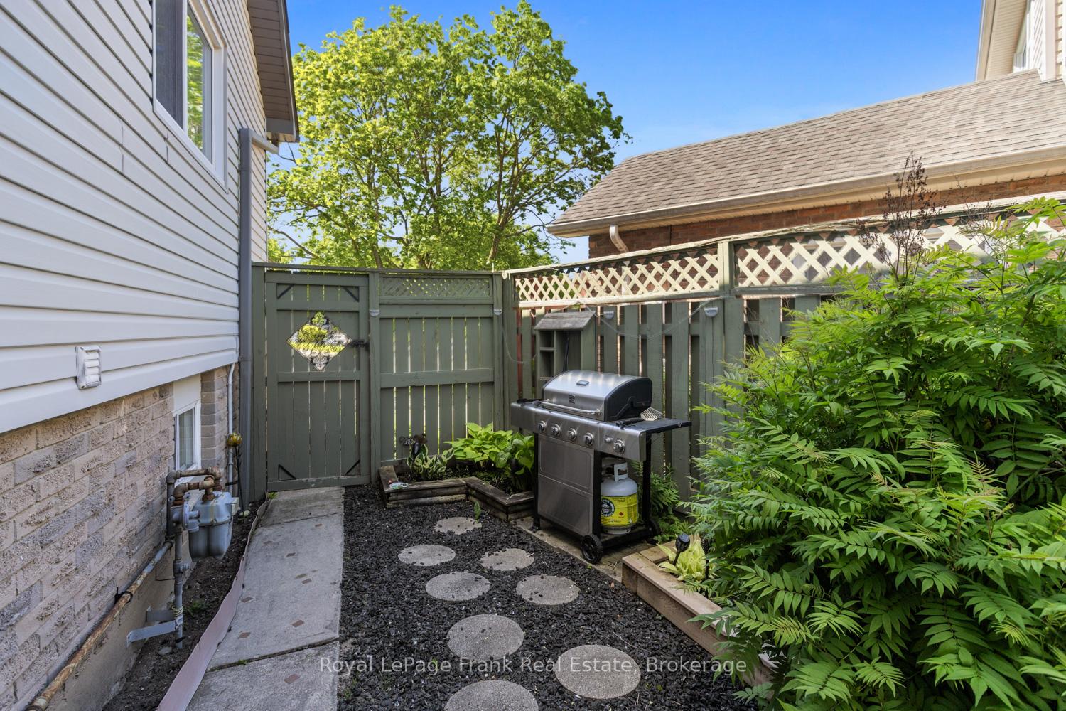 Photo 35 of 14 Beecroft Court, Whitby, Lynde Creek — HOMEH