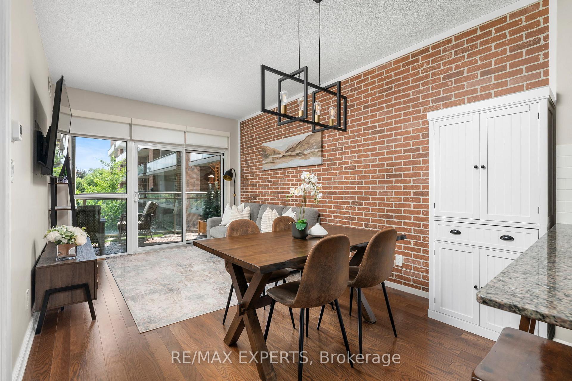 Photo of Unit 301, 281 Woodbridge Avenue