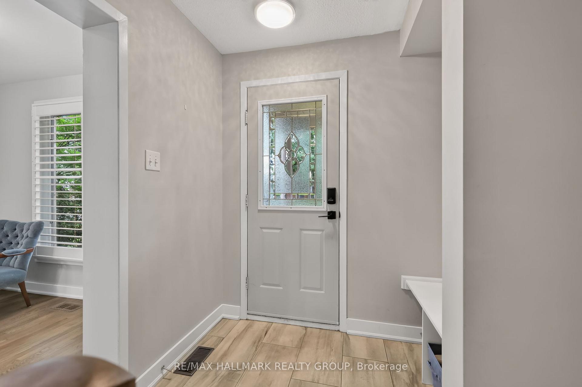 Photo 3 of 1084 St Germain Crescent, Ottawa, Convent Glen North — HOMEH