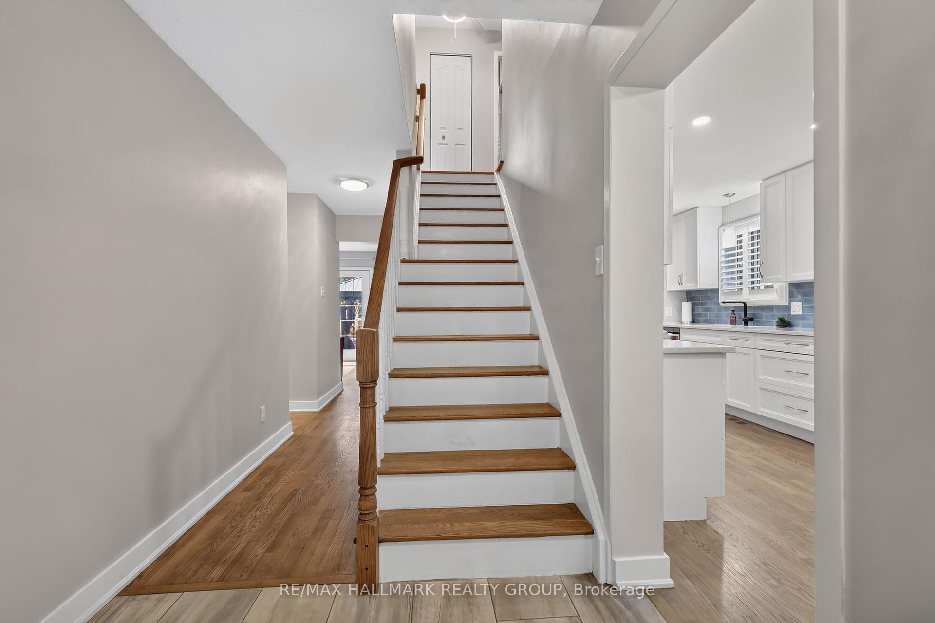 Photo 4 of 1084 St Germain Crescent, Ottawa, Convent Glen North — HOMEH